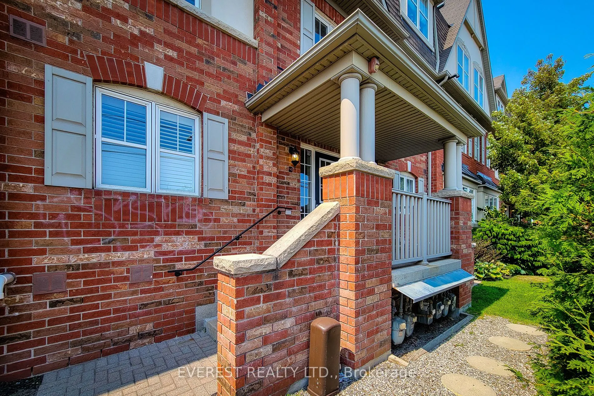 639 Dundas Street W, #5