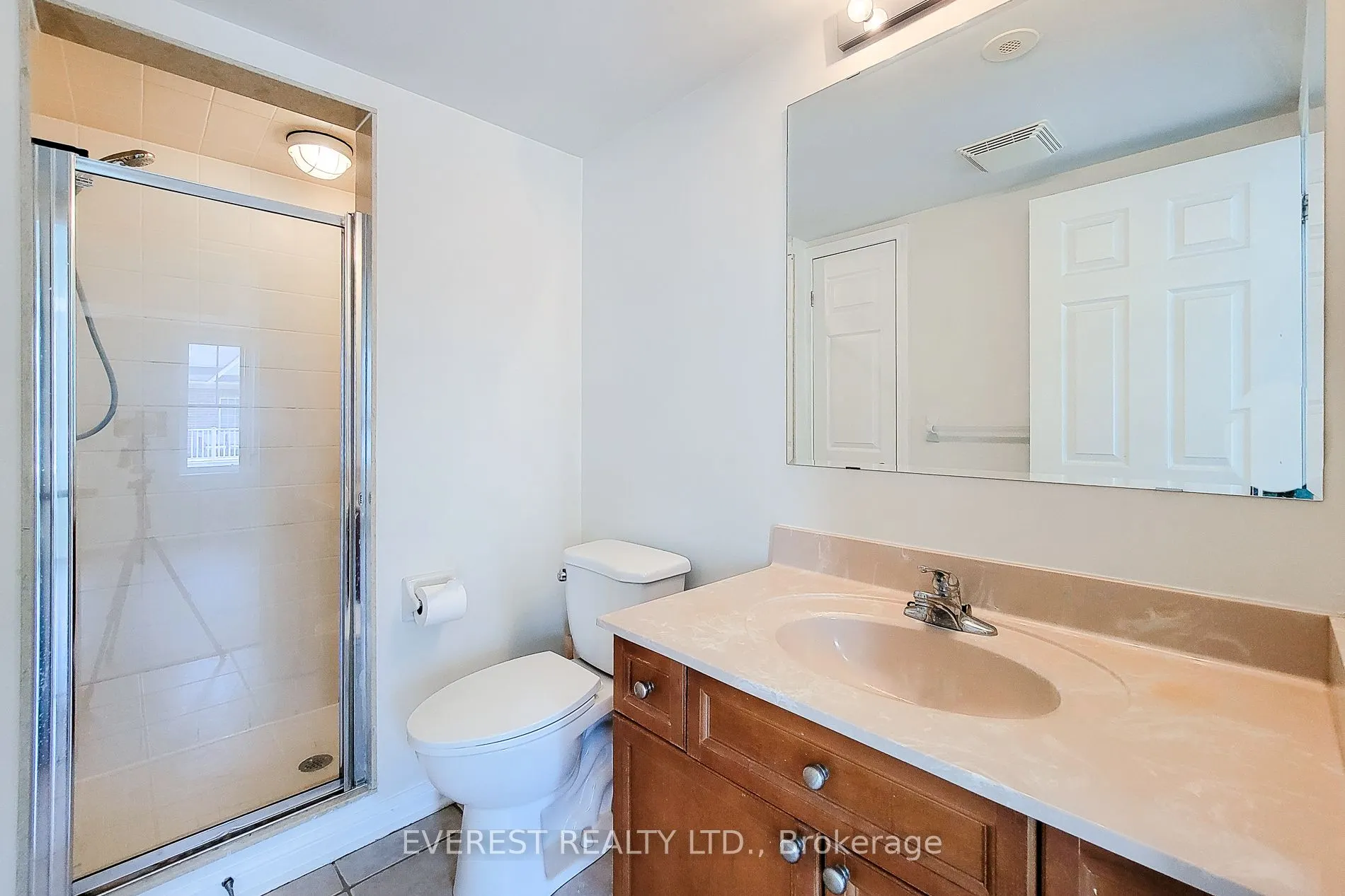 639 Dundas Street W, #5