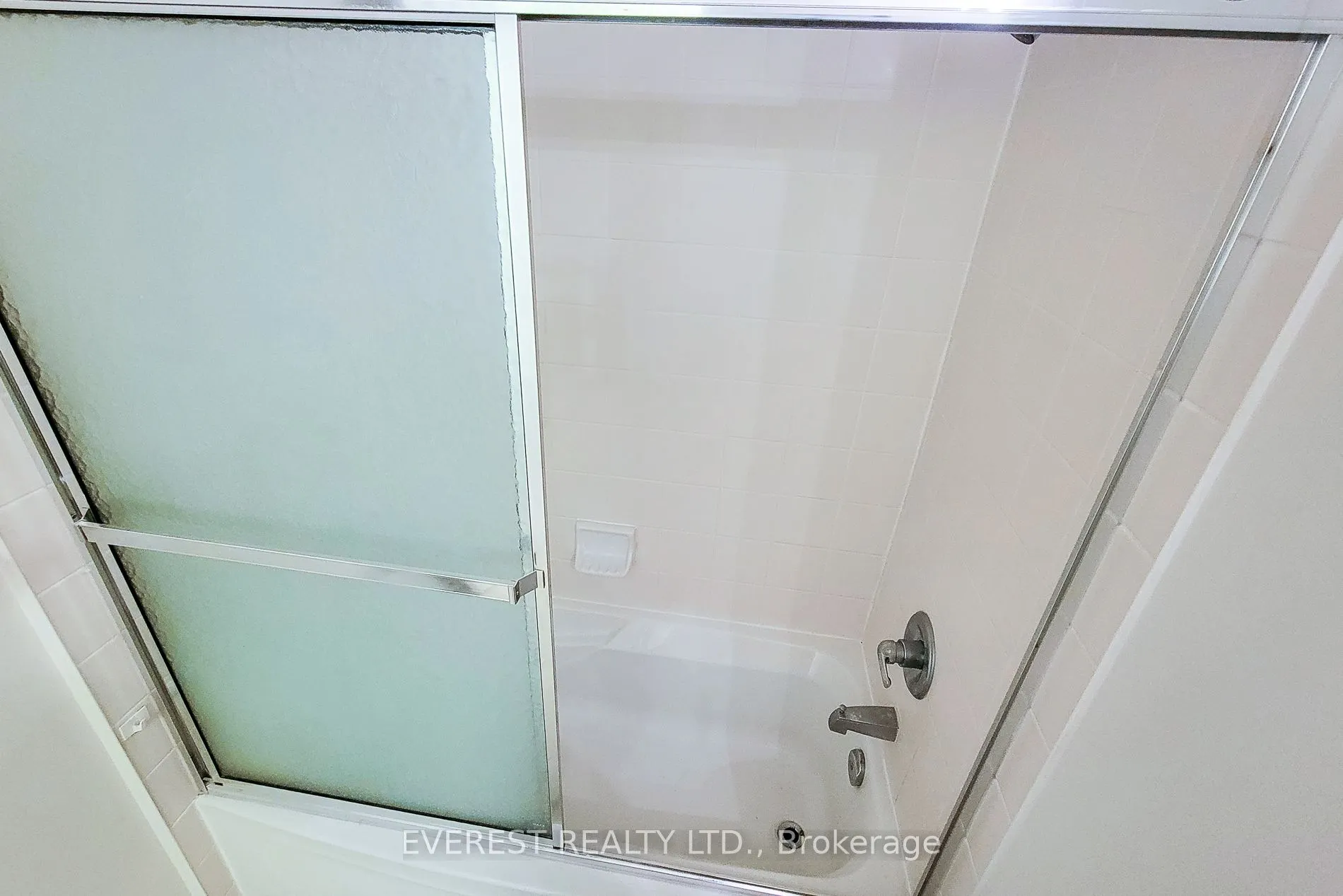 639 Dundas Street W, #5