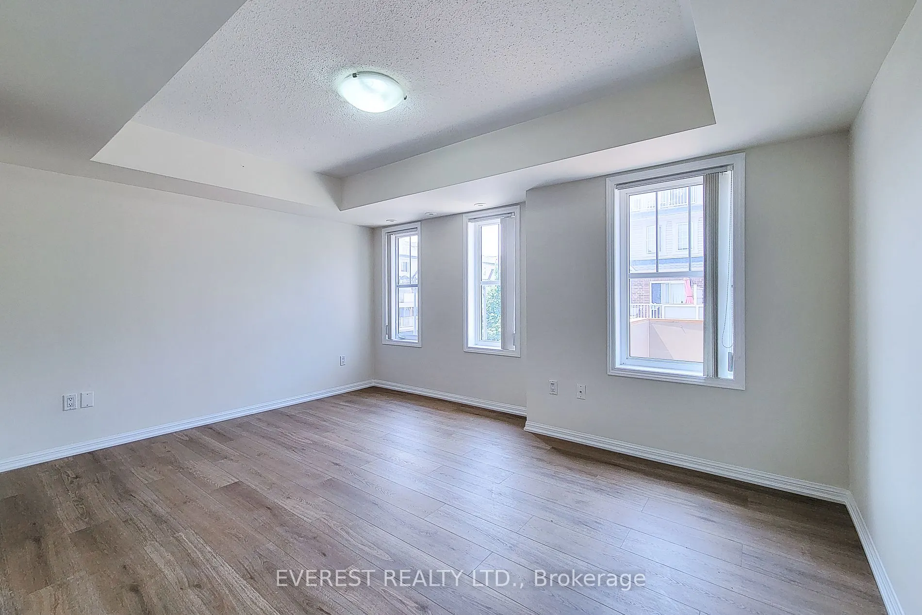 639 Dundas Street W, #5