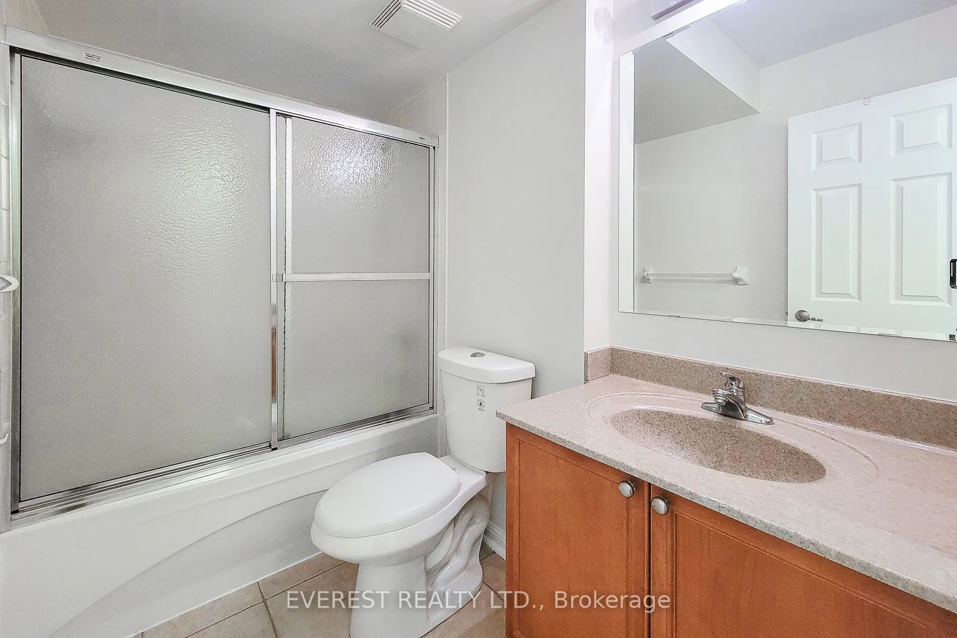 639 Dundas Street W, #5