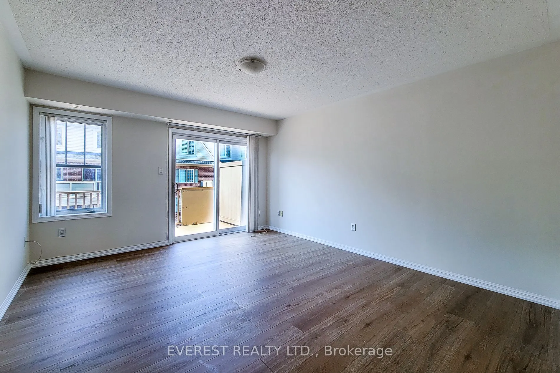 639 Dundas Street W, #5