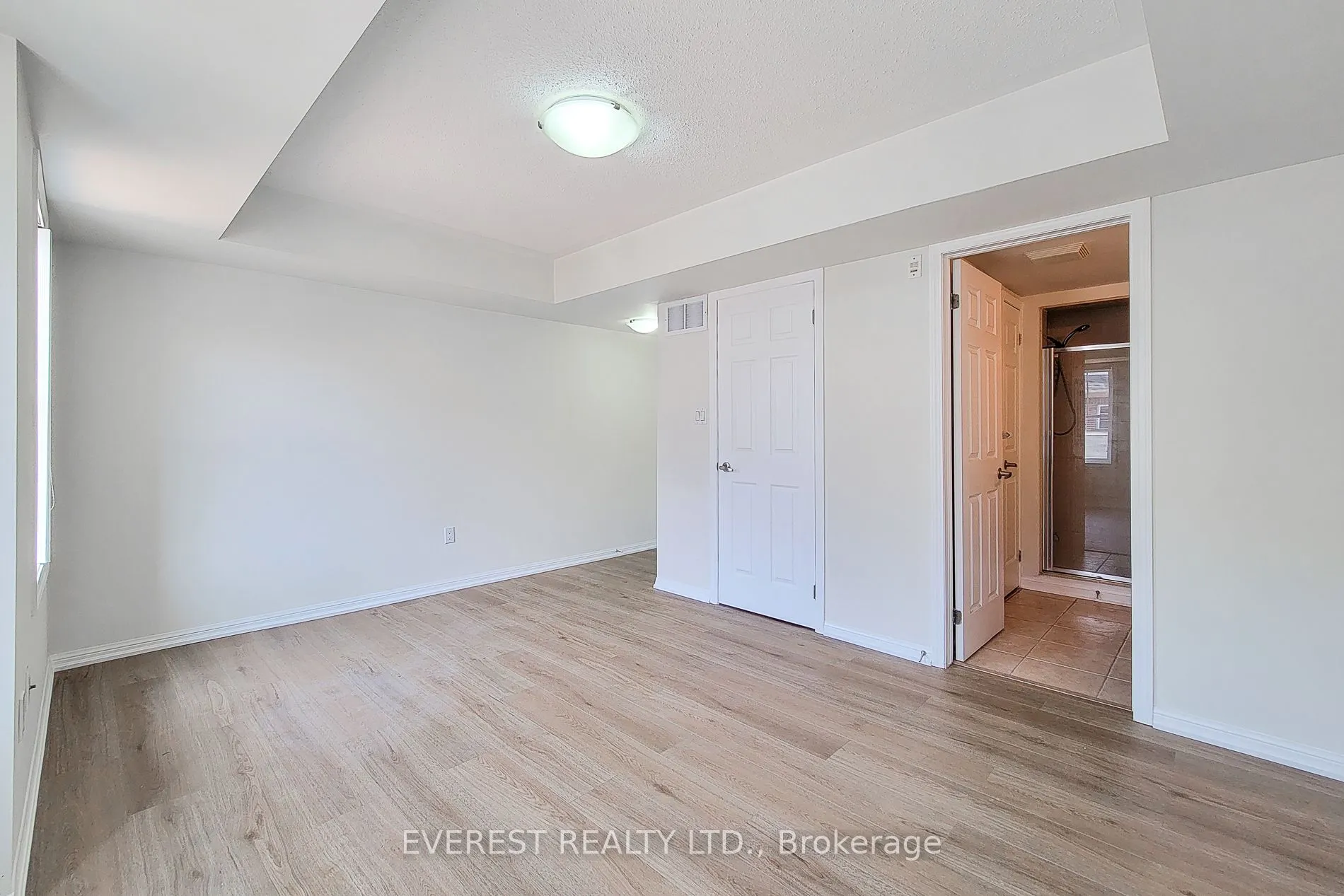 639 Dundas Street W, #5