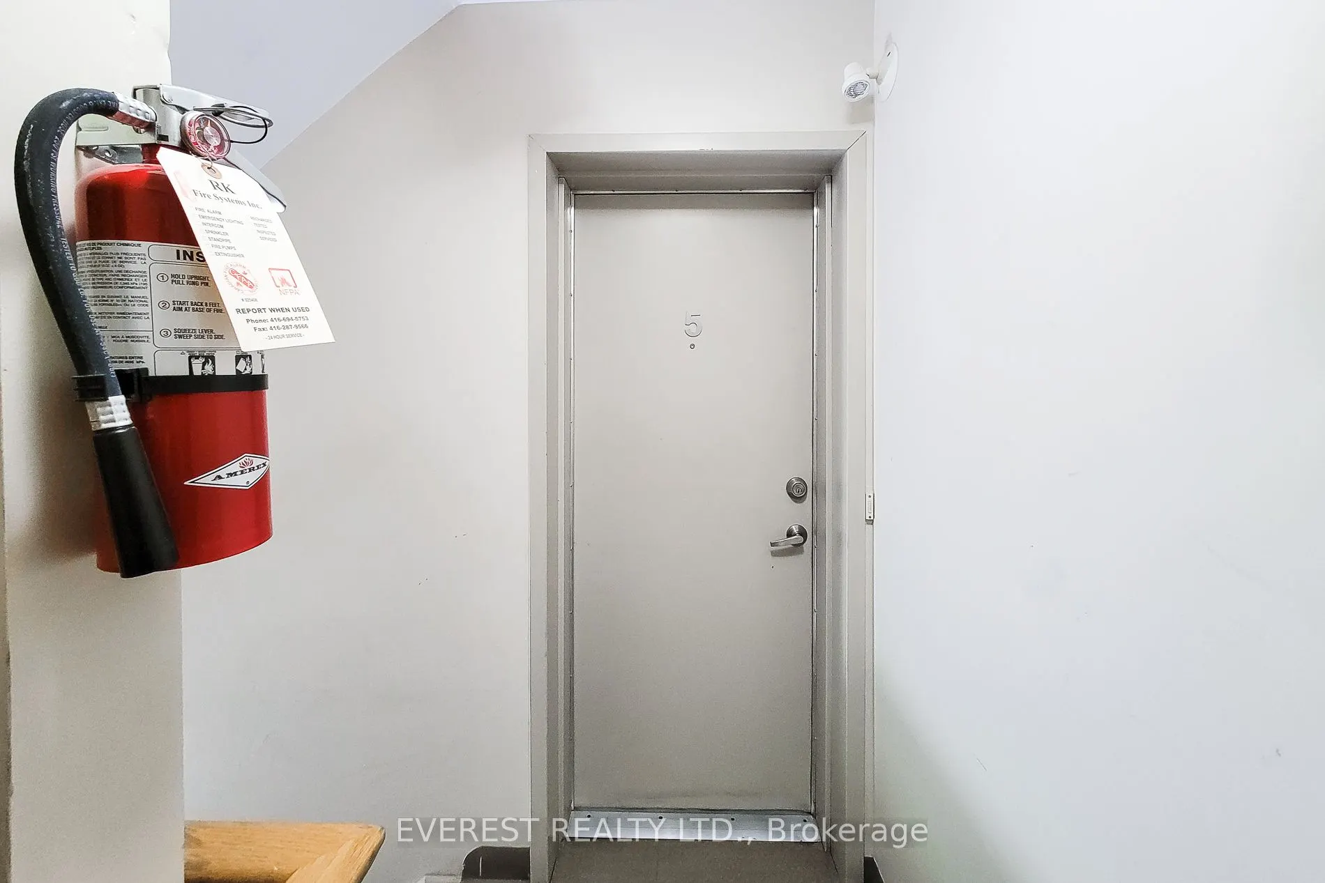 639 Dundas Street W, #5