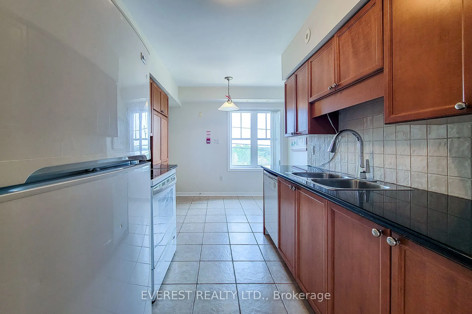 639 Dundas Street W, #5