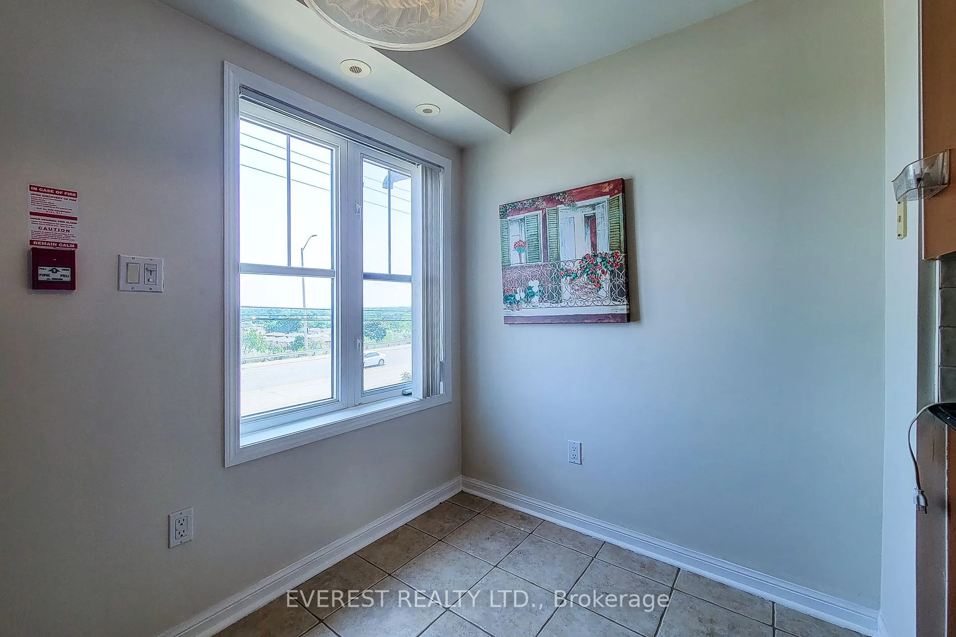 639 Dundas Street W, #5