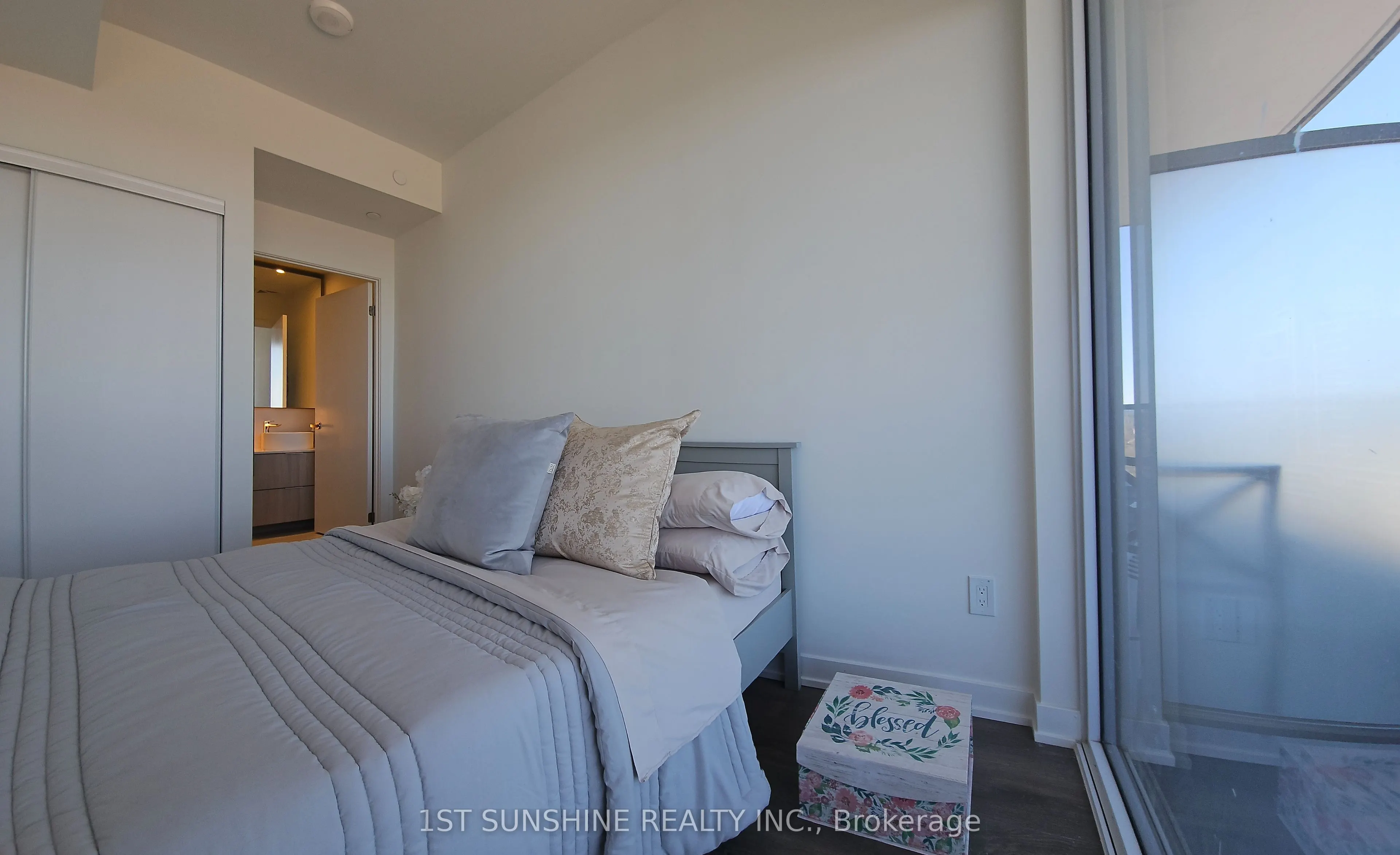 28 Ann Street, #1106