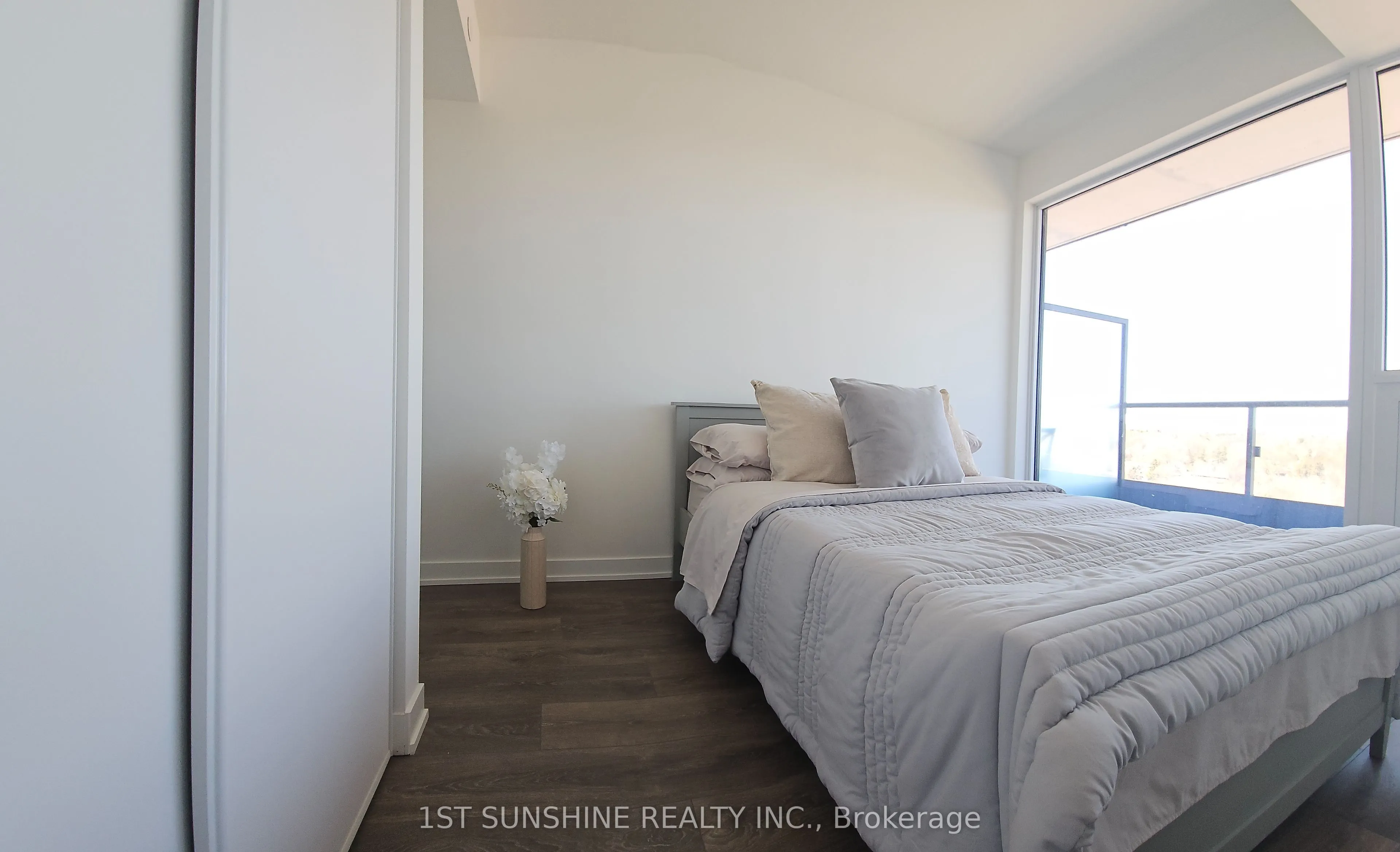 28 Ann Street, #1106