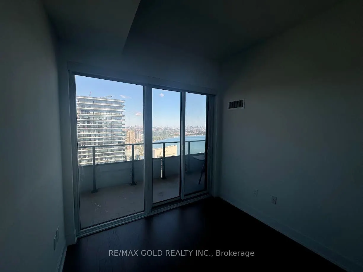 30 Shore Breeze Drive, #5204
