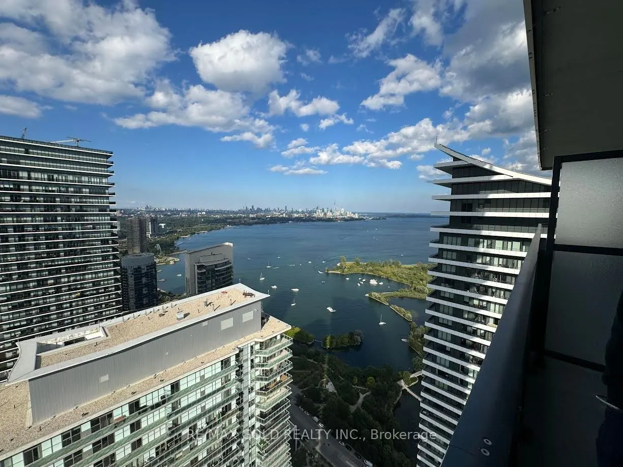 30 Shore Breeze Drive, #5204