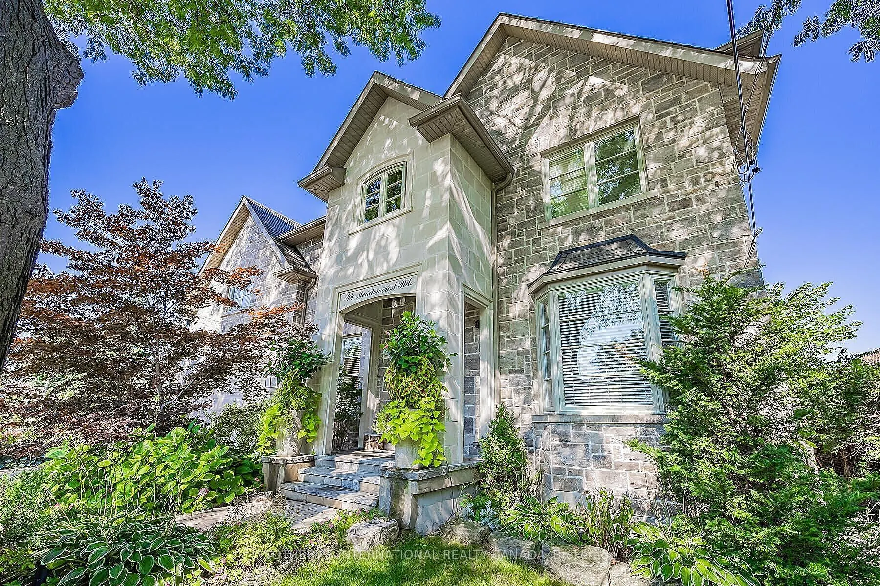 44 Meadowcrest Road