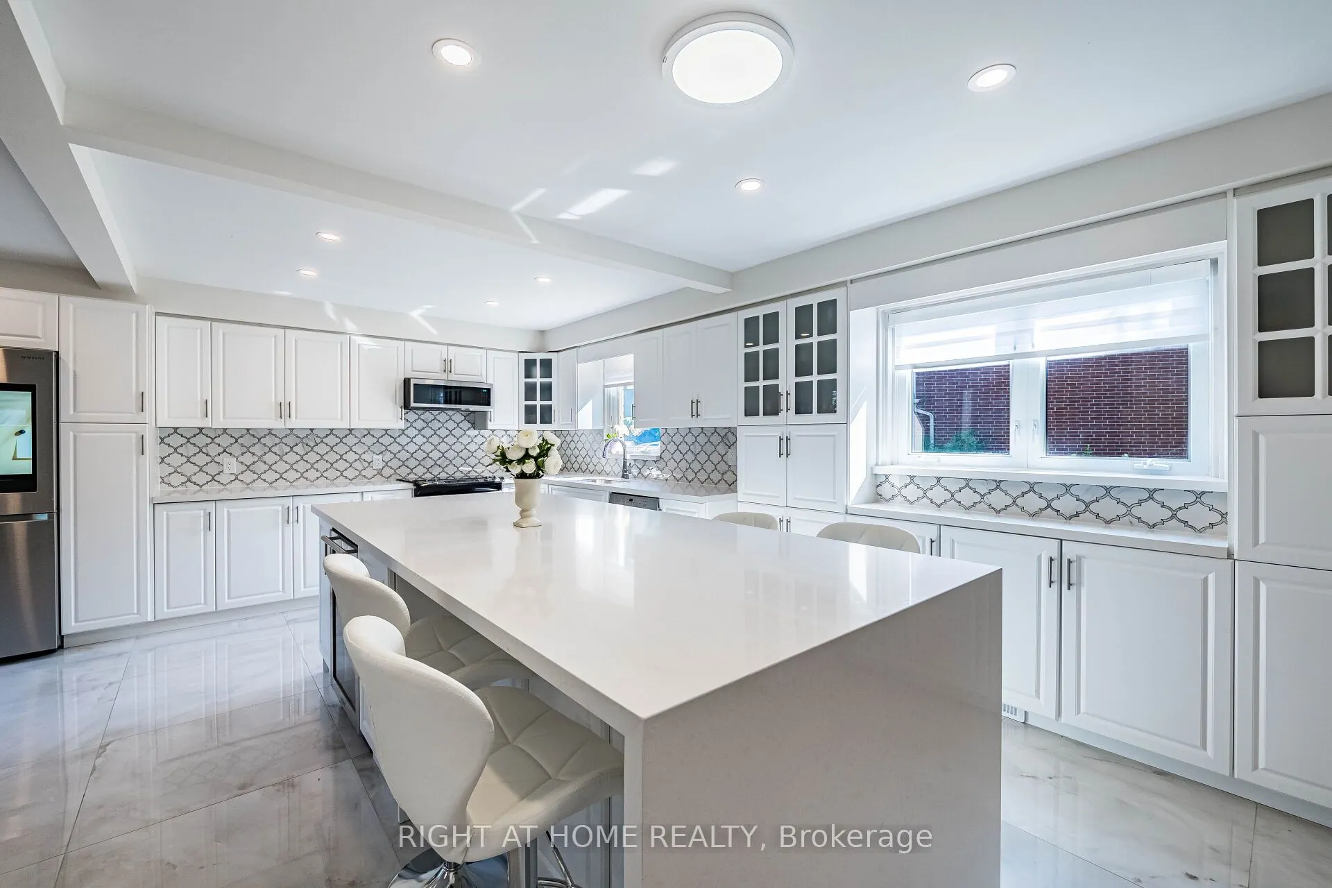 3981 Mahogany Row