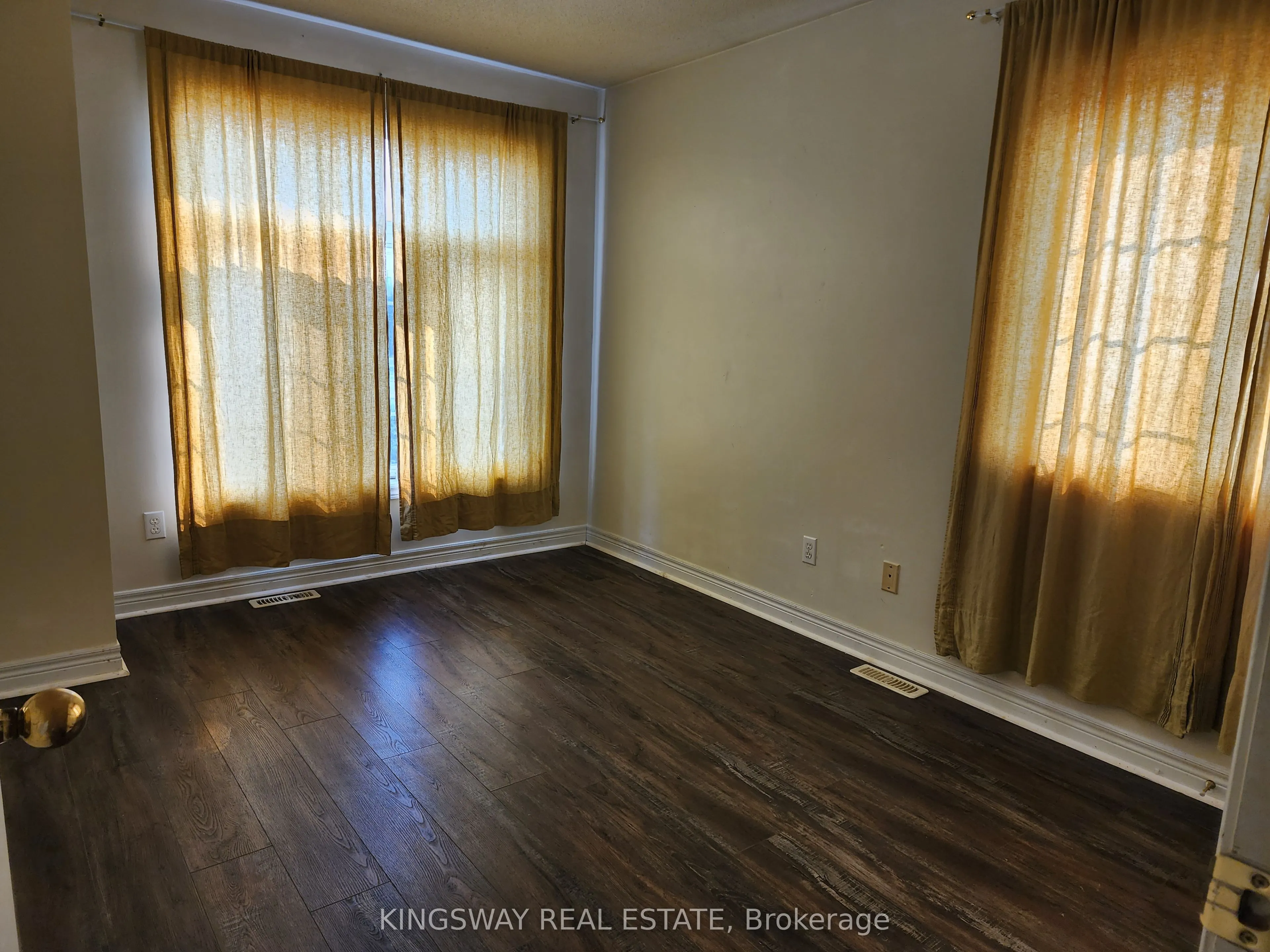 65 Pefferlaw Circle, #Upper