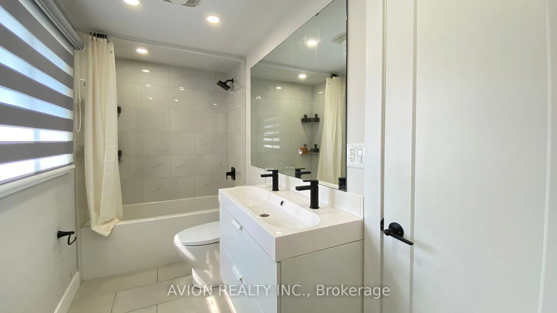 3205 Anderson Crescent, #Upper