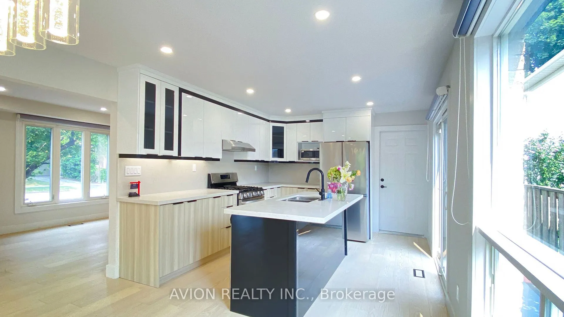 3205 Anderson Crescent, #Upper