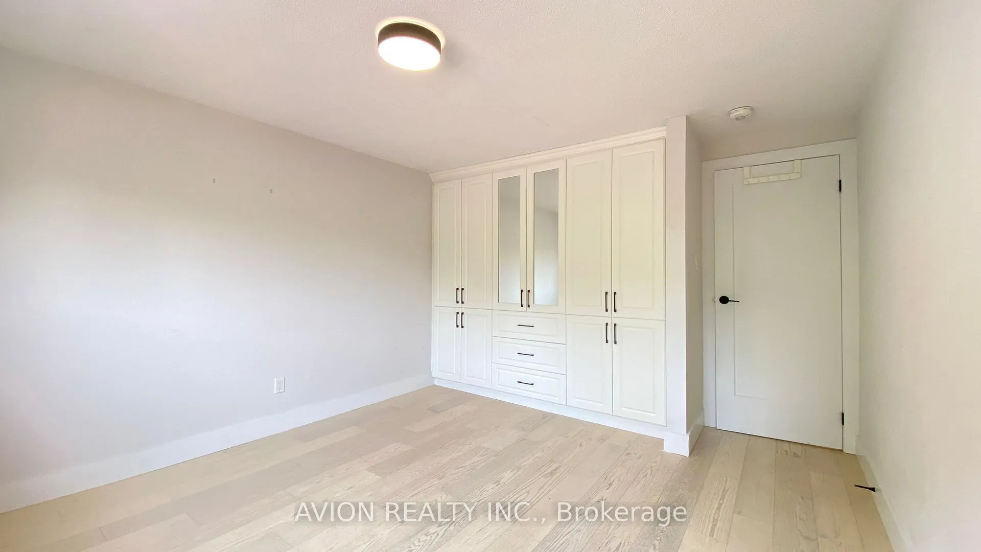 3205 Anderson Crescent, #Upper