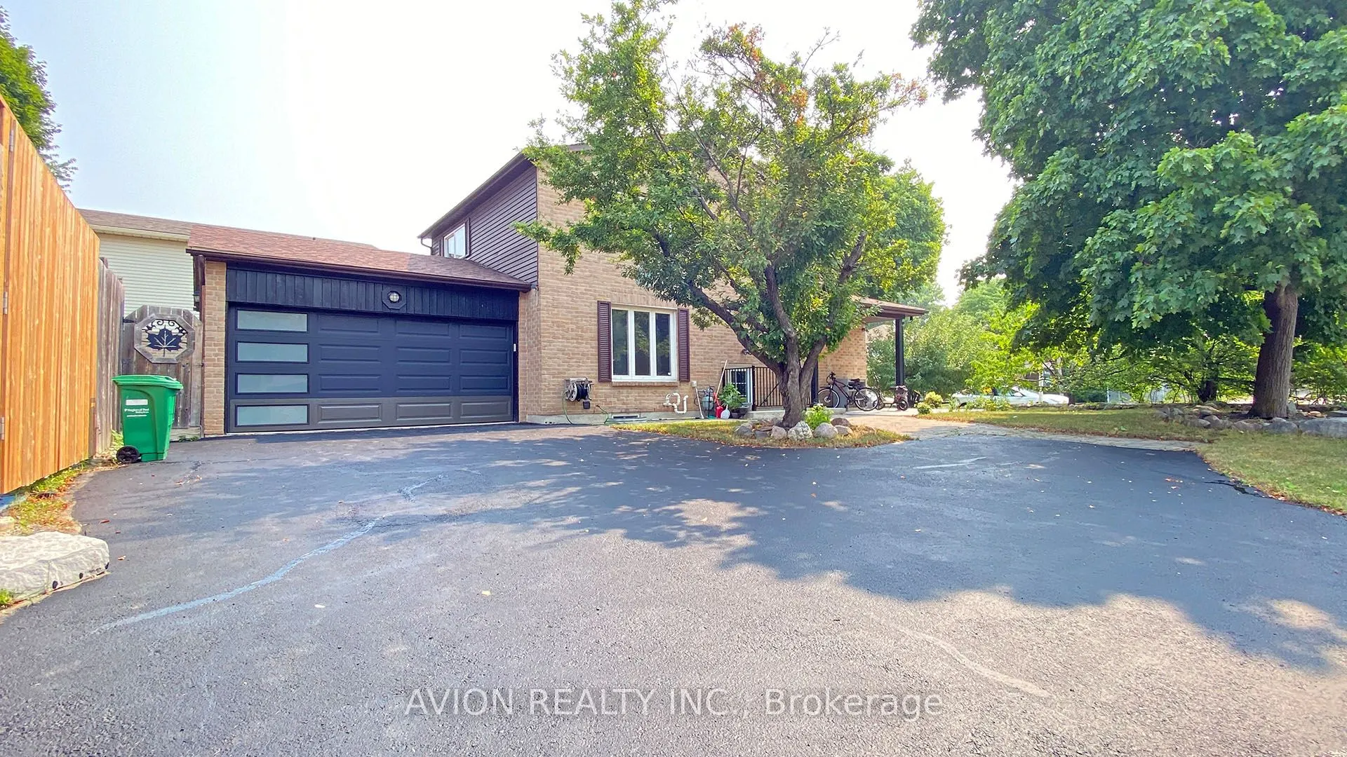 3205 Anderson Crescent, #Upper
