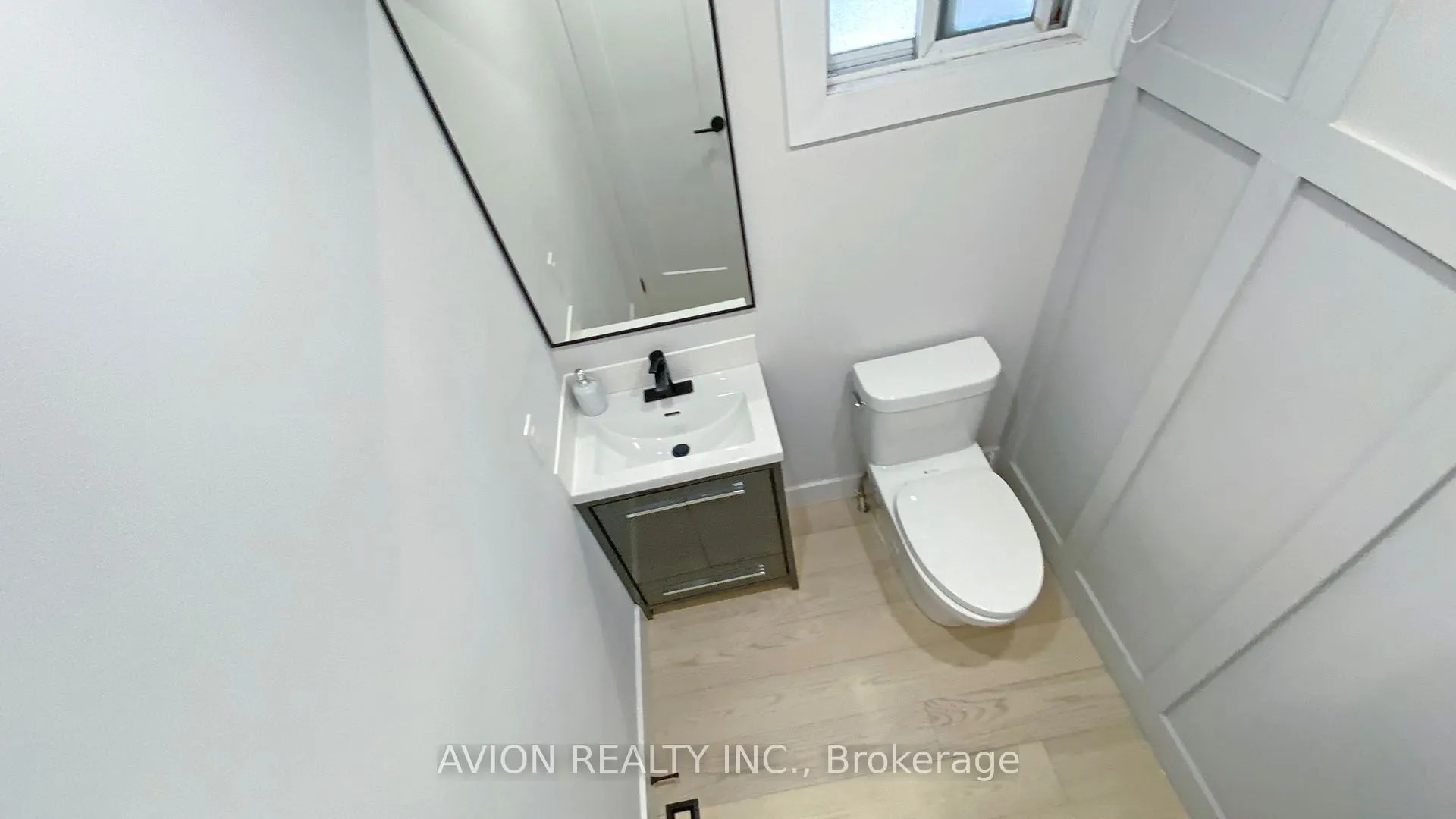 3205 Anderson Crescent, #Upper