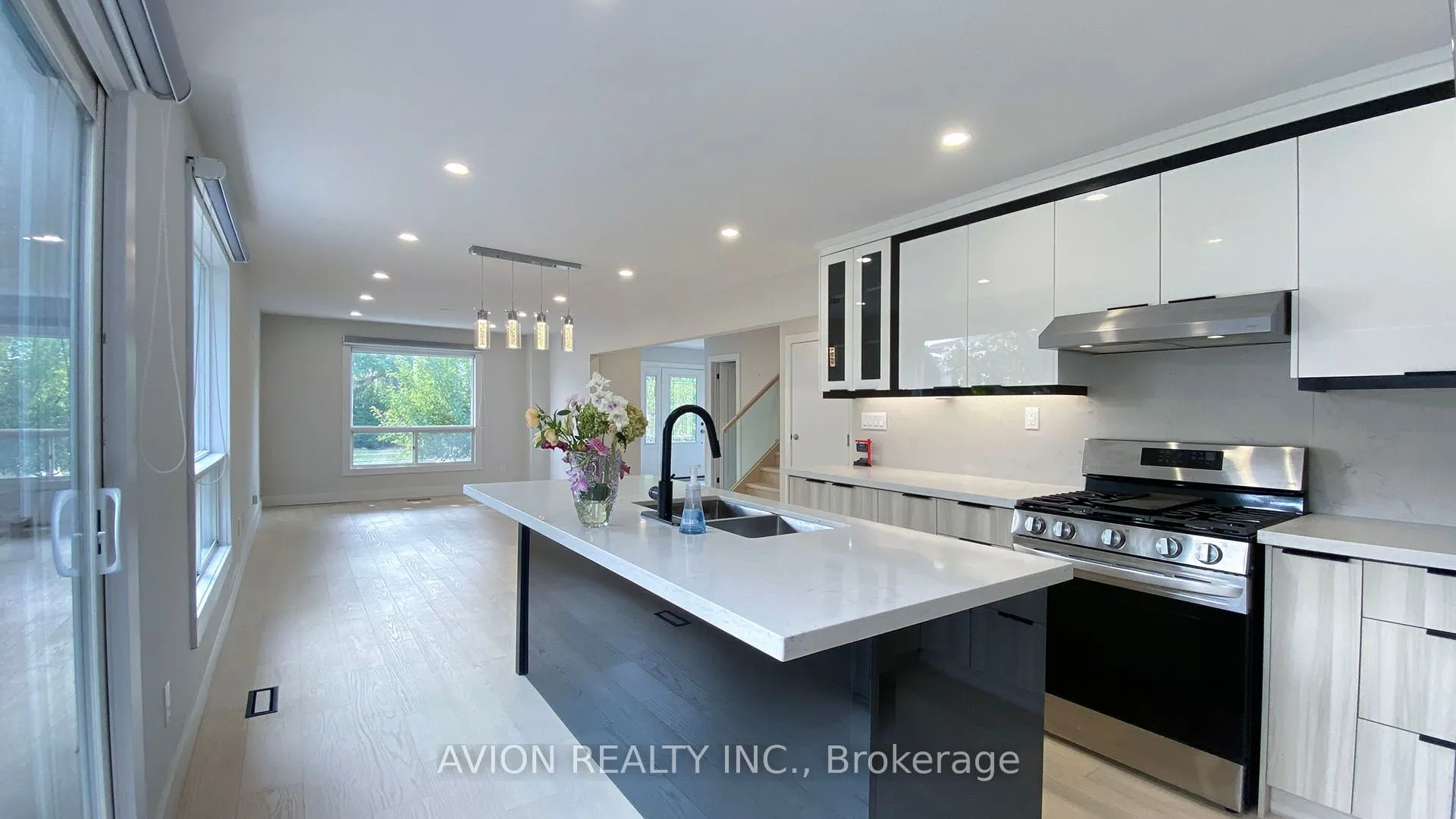 3205 Anderson Crescent, #Upper