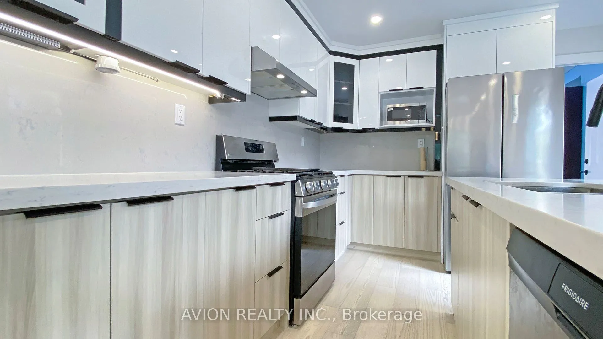 3205 Anderson Crescent, #Upper