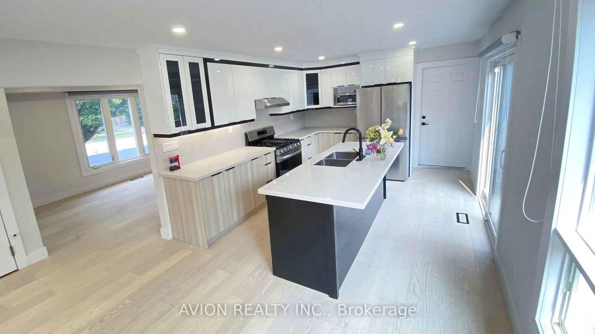 3205 Anderson Crescent, #Upper