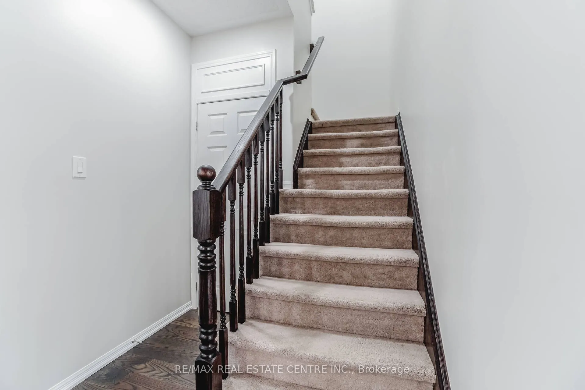 989 Farmstead Drive