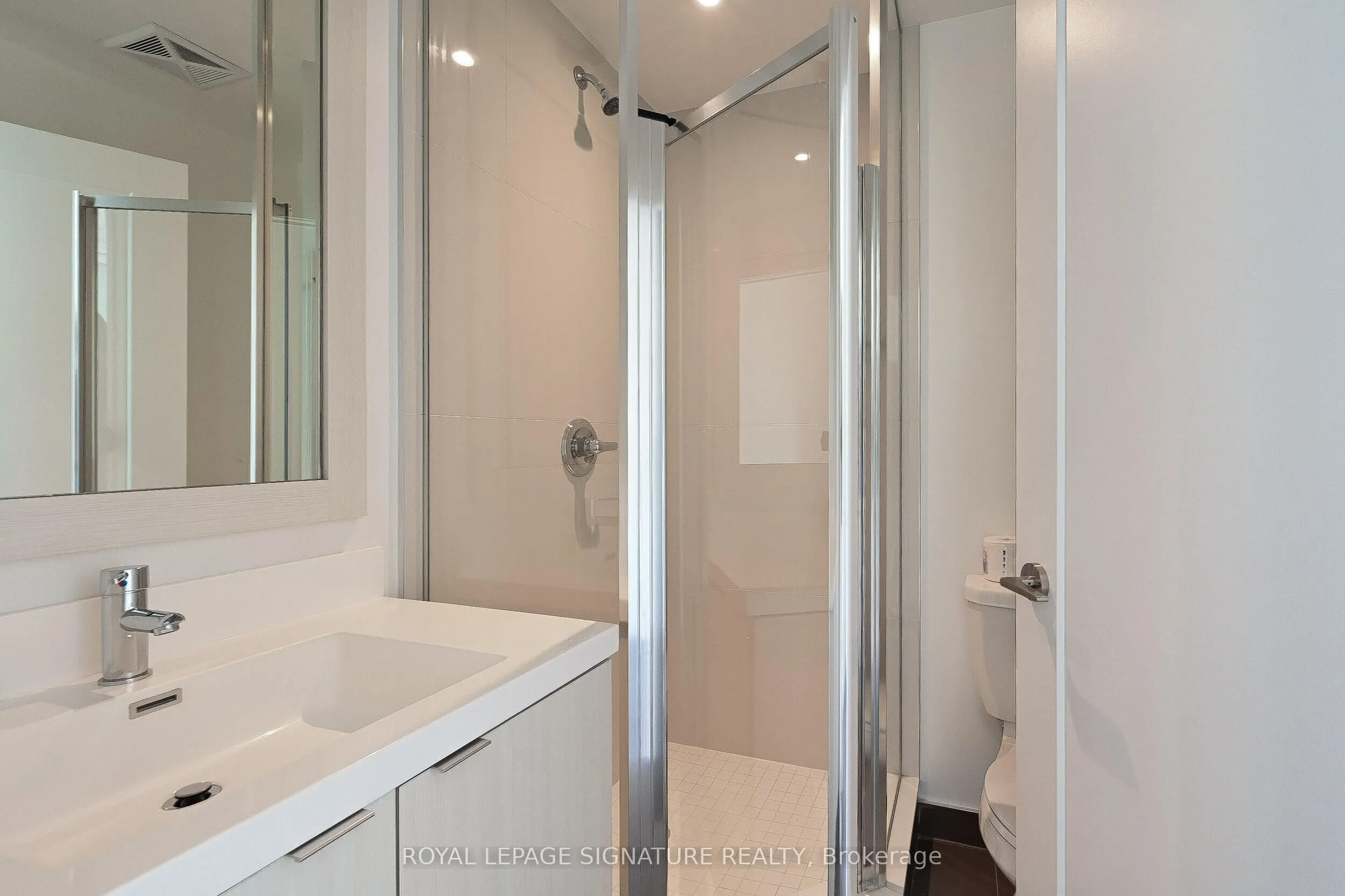 7 Mabelle Avenue, #3902