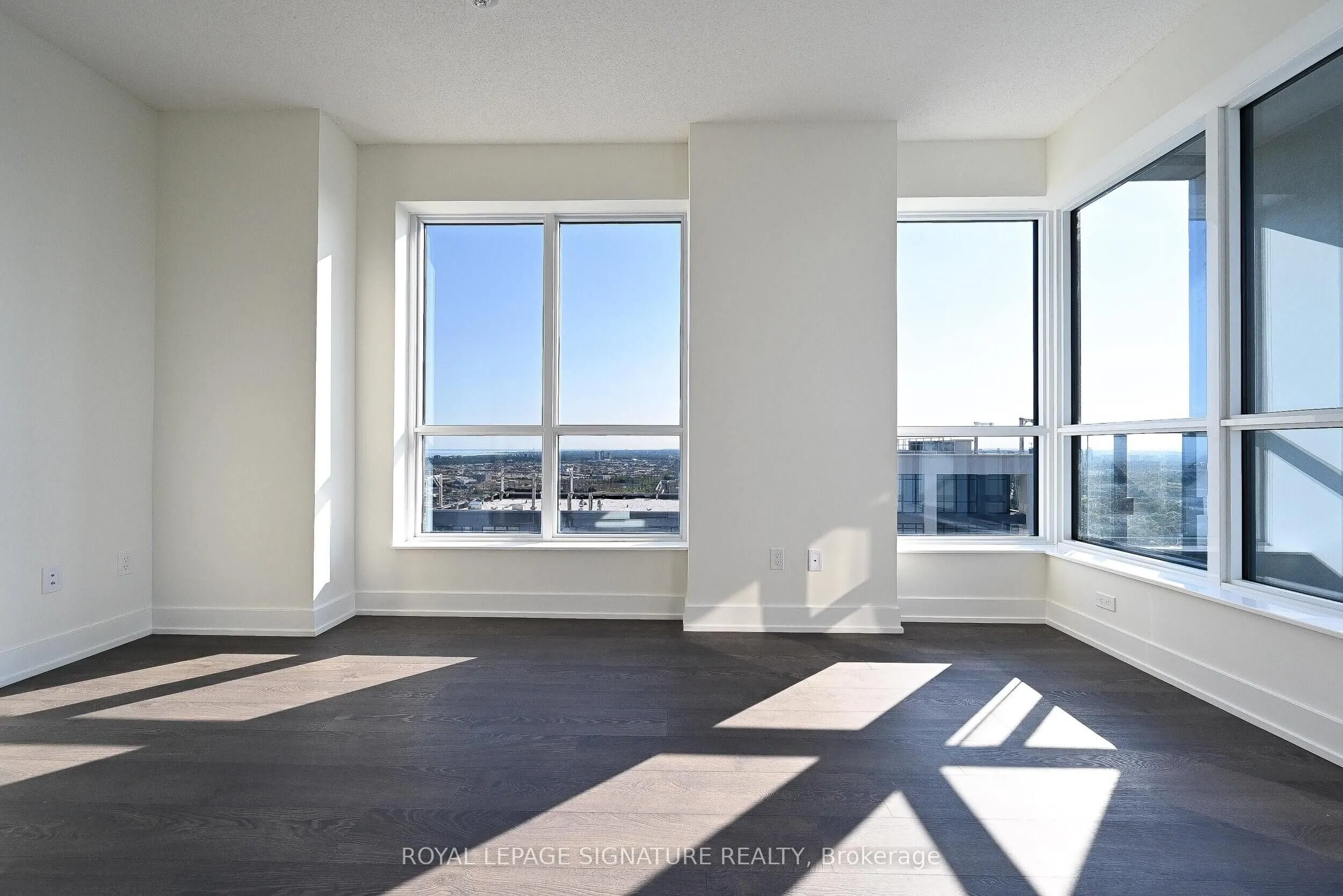 7 Mabelle Avenue, #3902