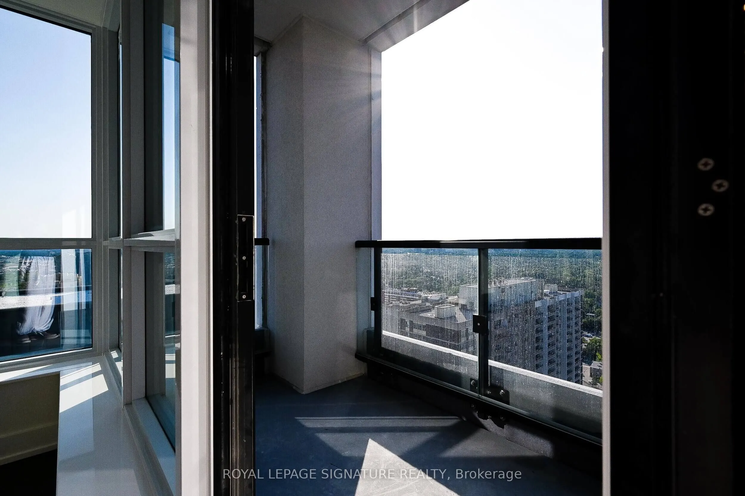 7 Mabelle Avenue, #3902