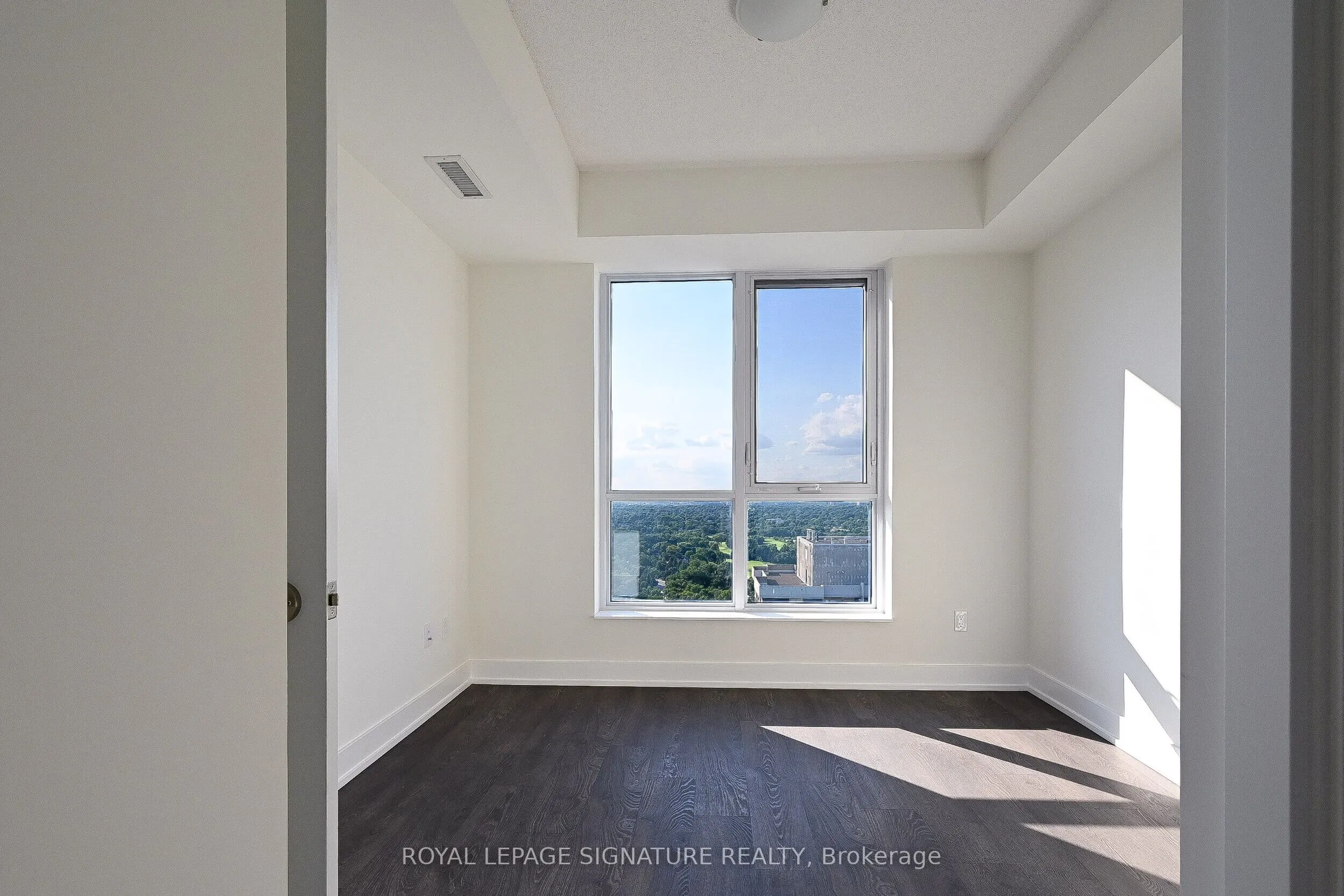 7 Mabelle Avenue, #3902
