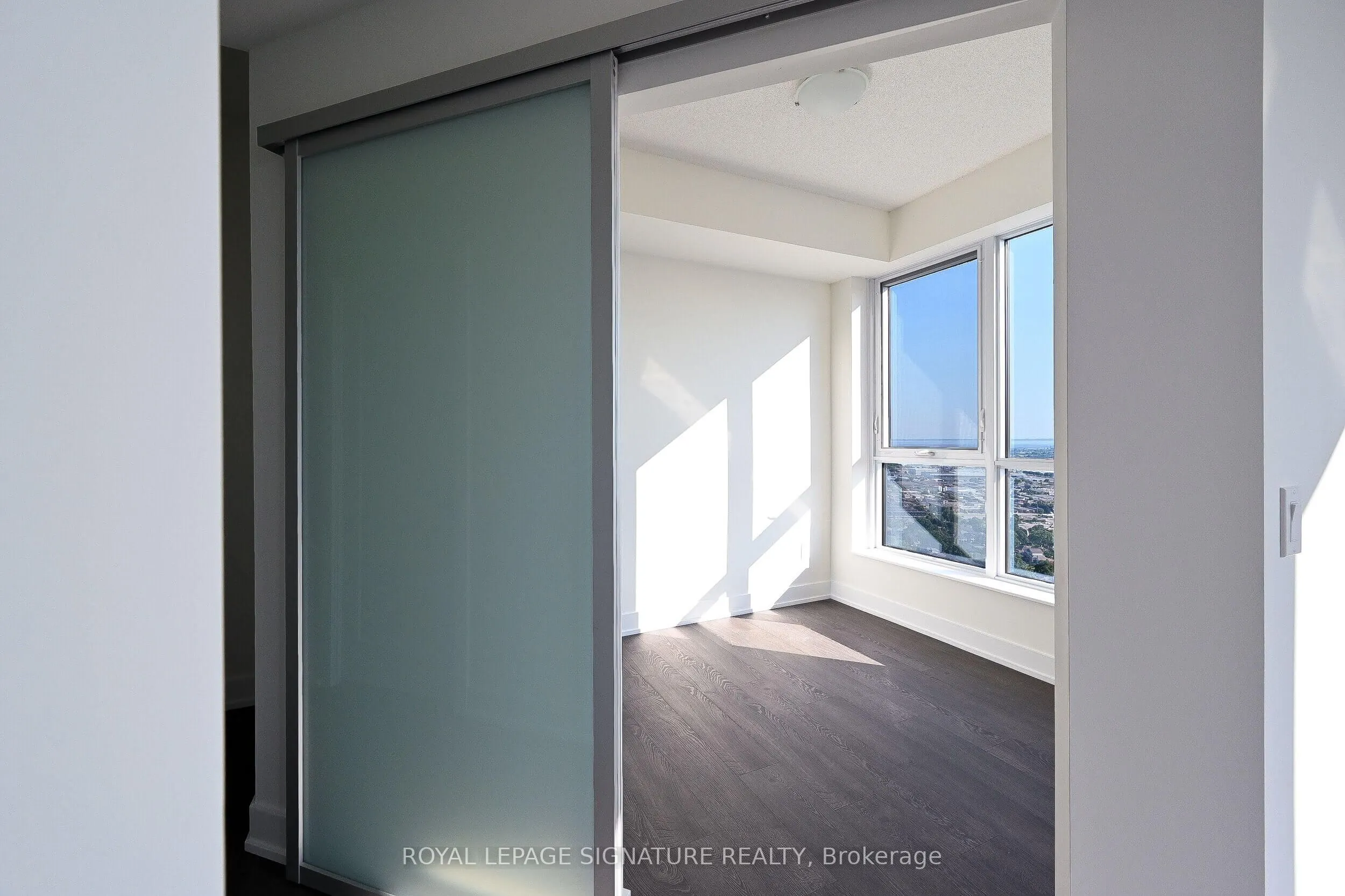 7 Mabelle Avenue, #3902