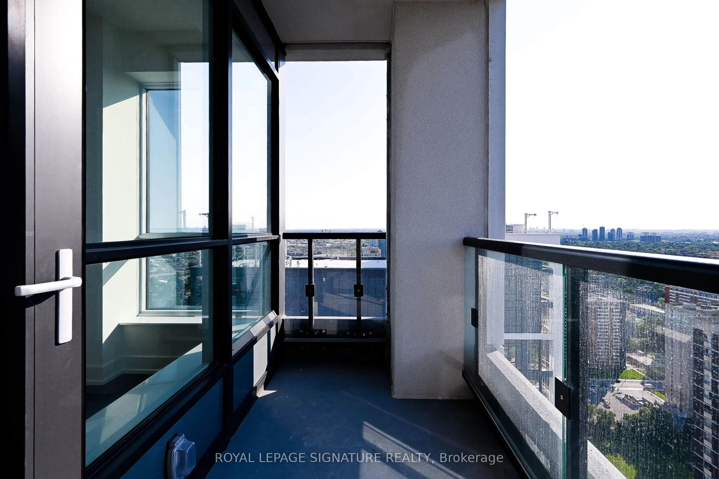 7 Mabelle Avenue, #3902