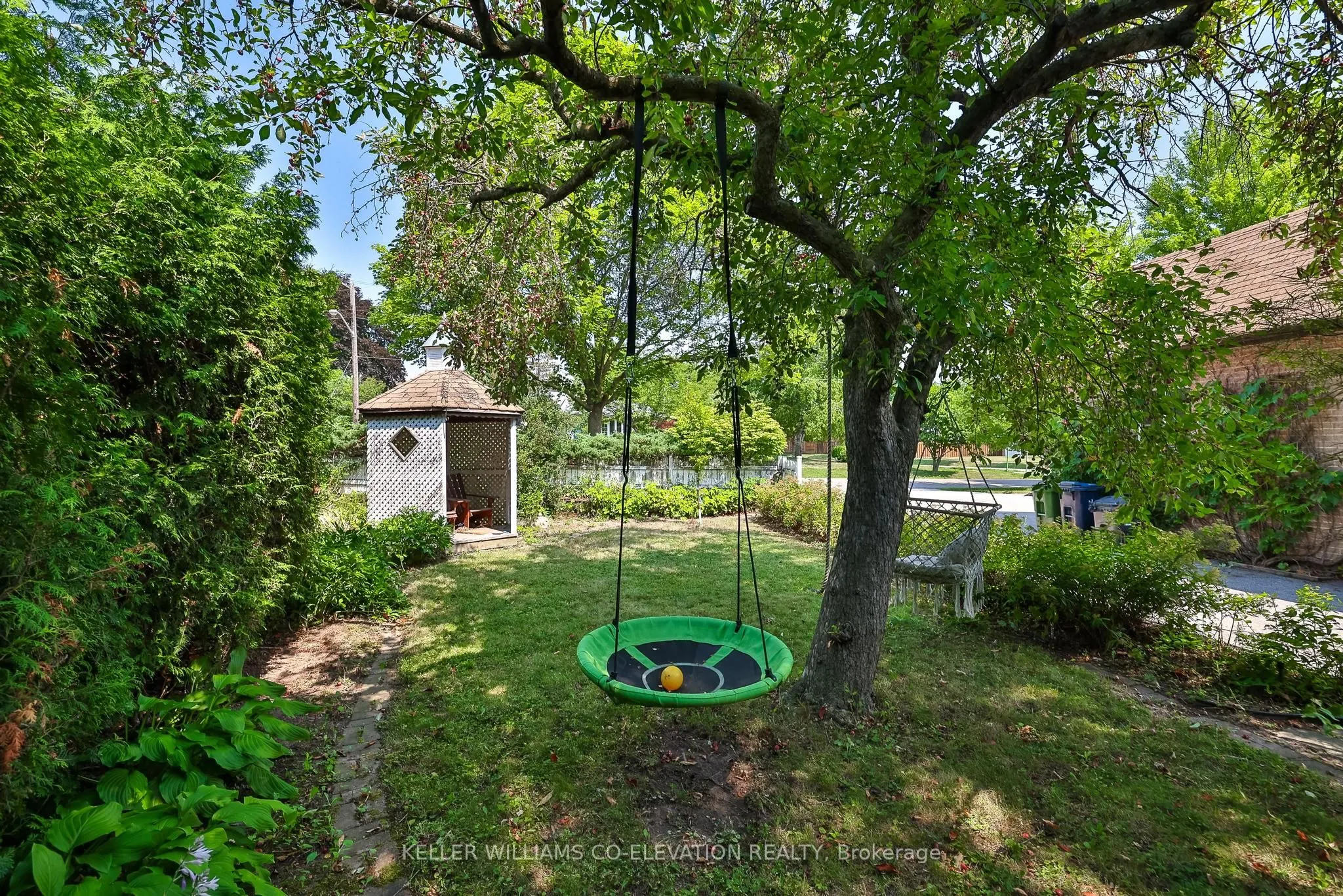 17 Hedges Boulevard