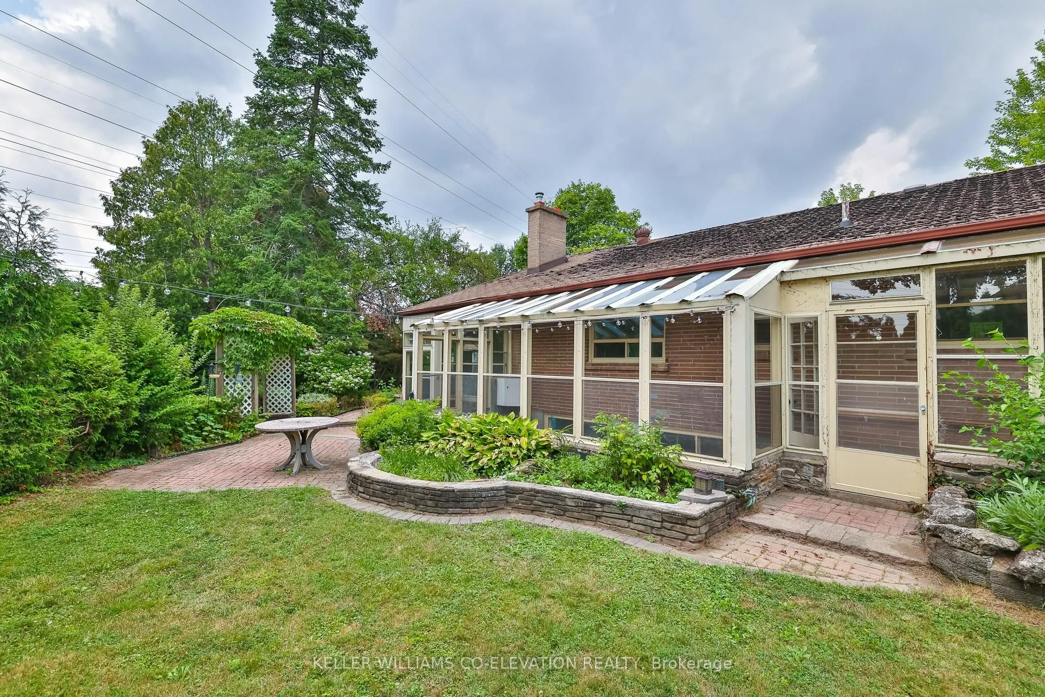 17 Hedges Boulevard