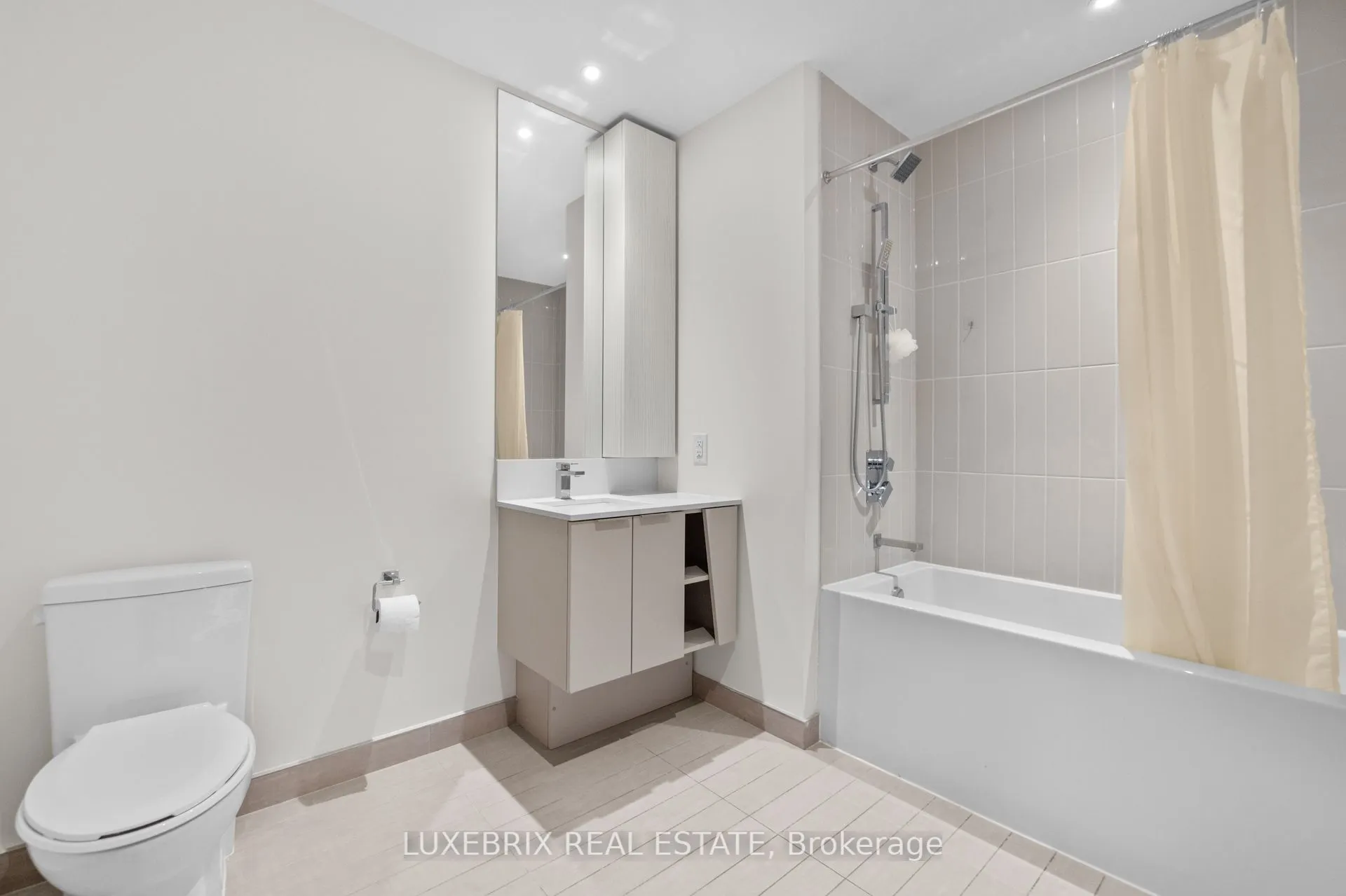 3900 Confederation Parkway, #2112