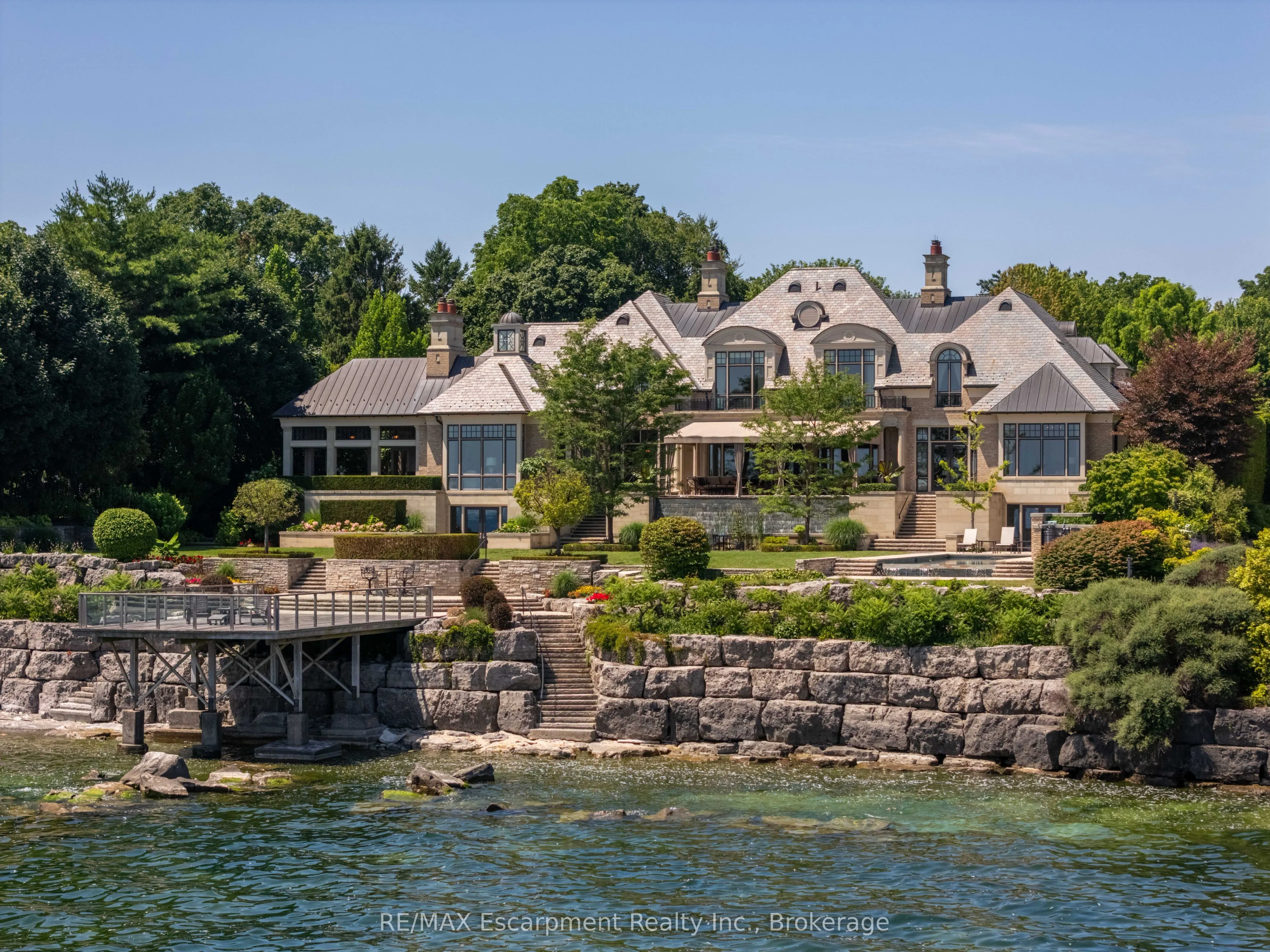 2054 Lakeshore Road E