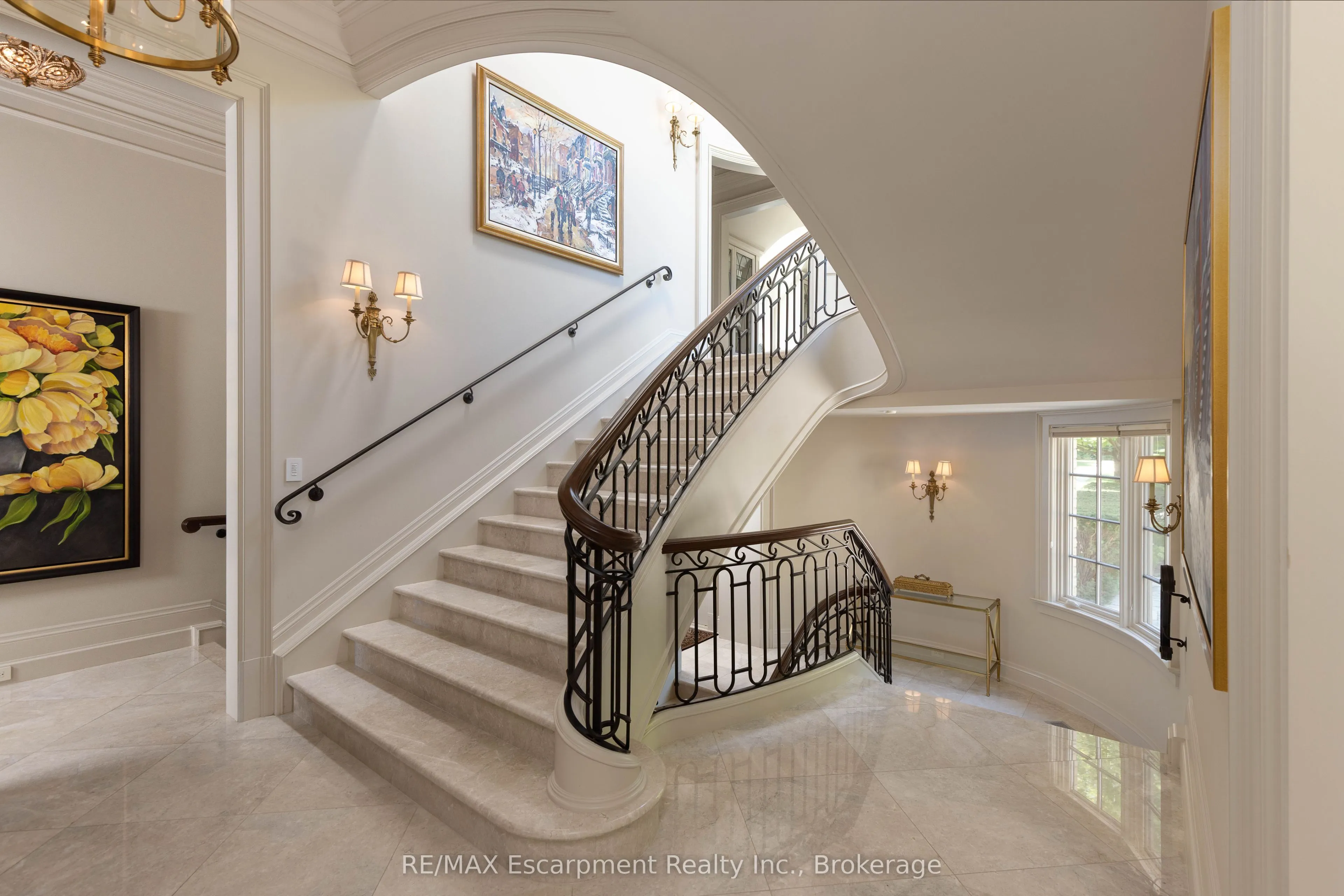 2054 Lakeshore Road E