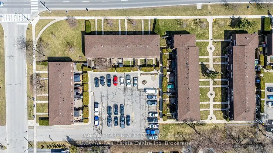 20 Mountainview Road S, #32
