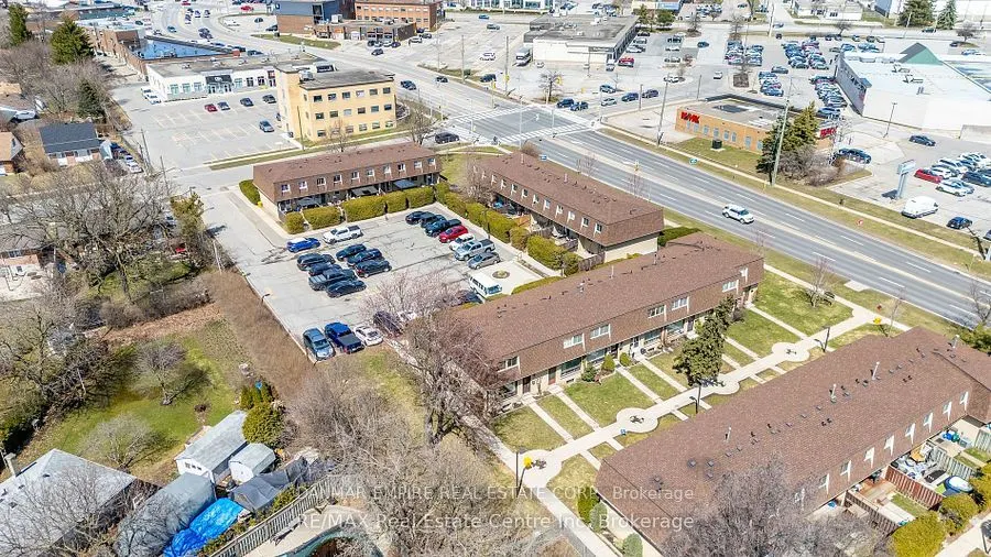 20 Mountainview Road S, #32