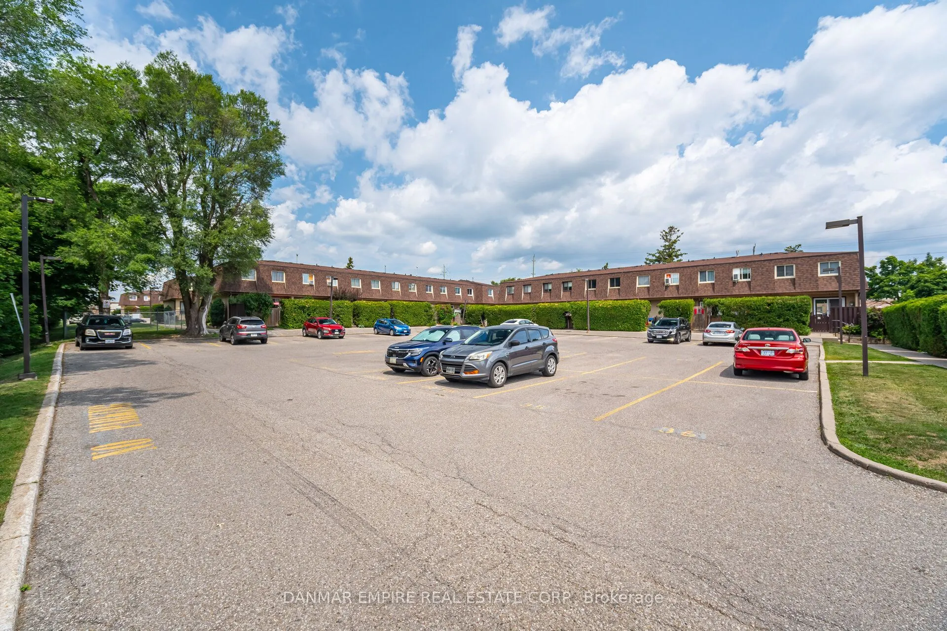 20 Mountainview Road S, #32
