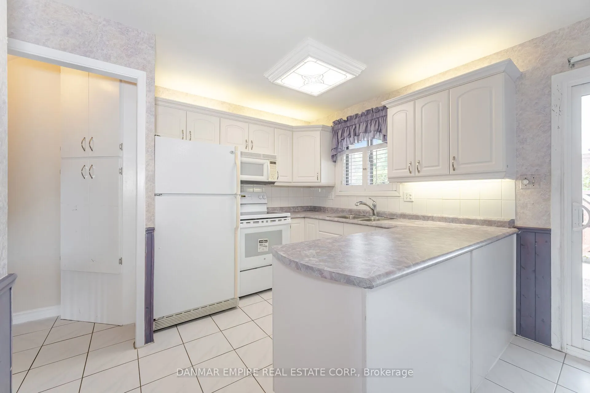 20 Mountainview Road S, #32