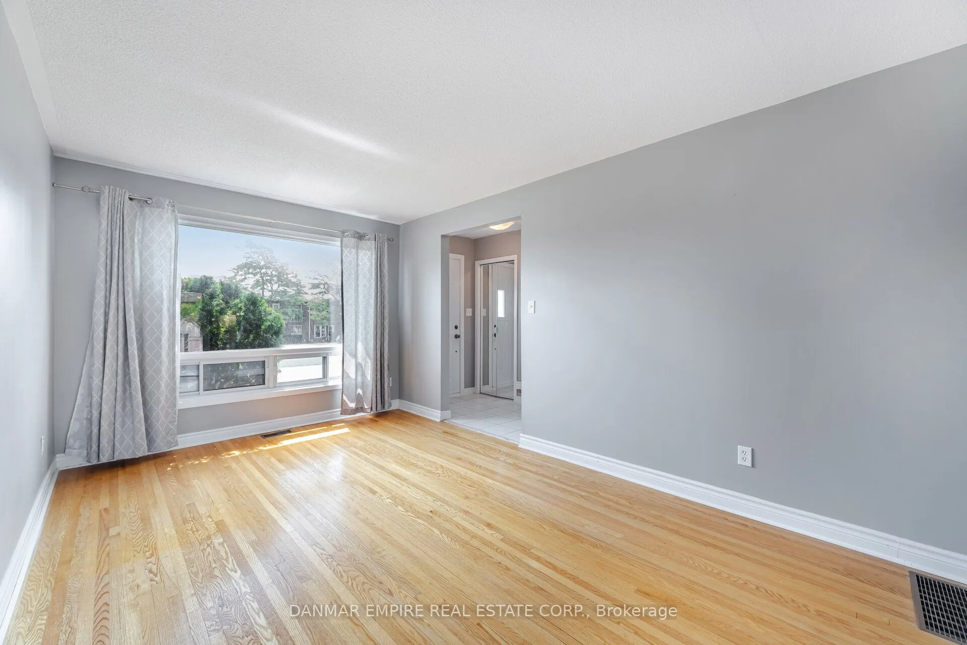 20 Mountainview Road S, #32