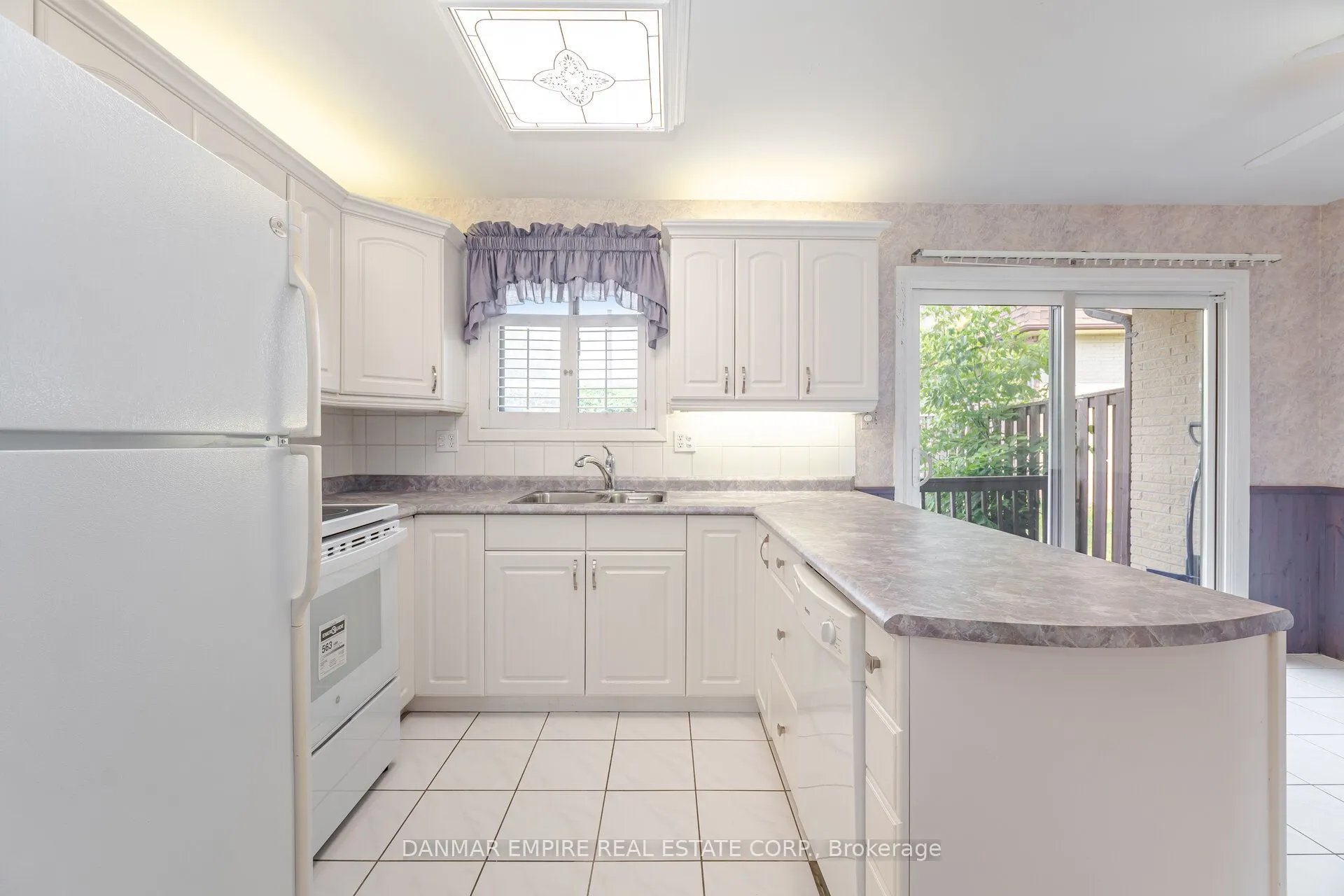 20 Mountainview Road S, #32