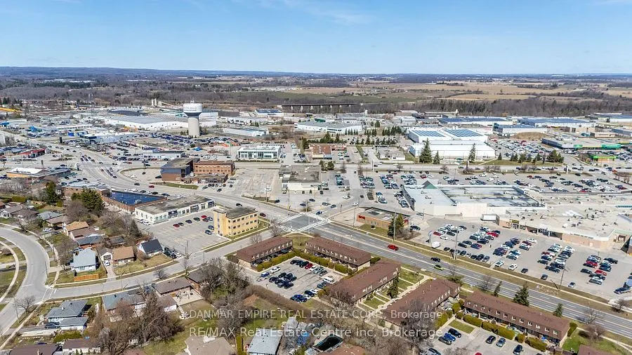 20 Mountainview Road S, #32