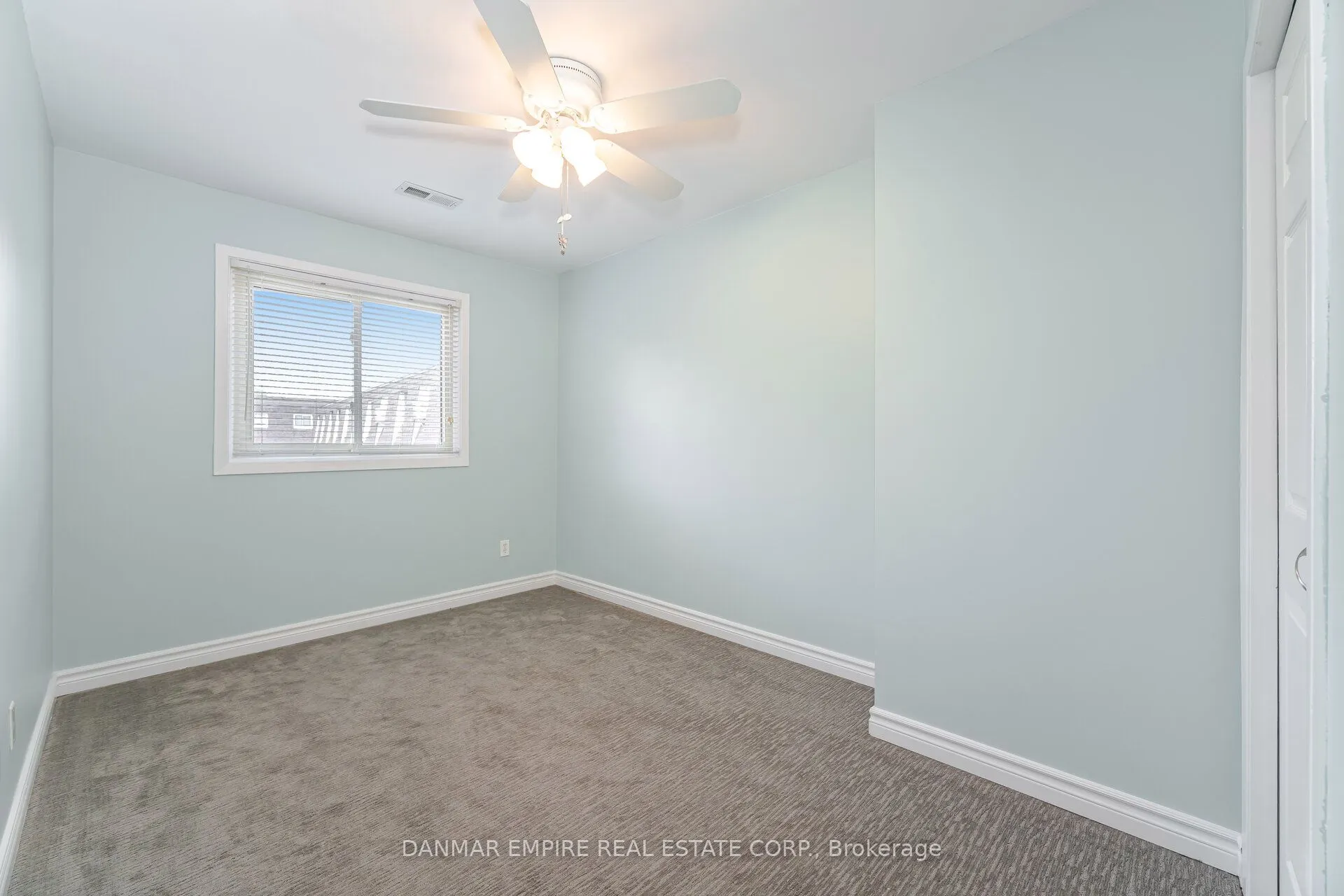 20 Mountainview Road S, #32