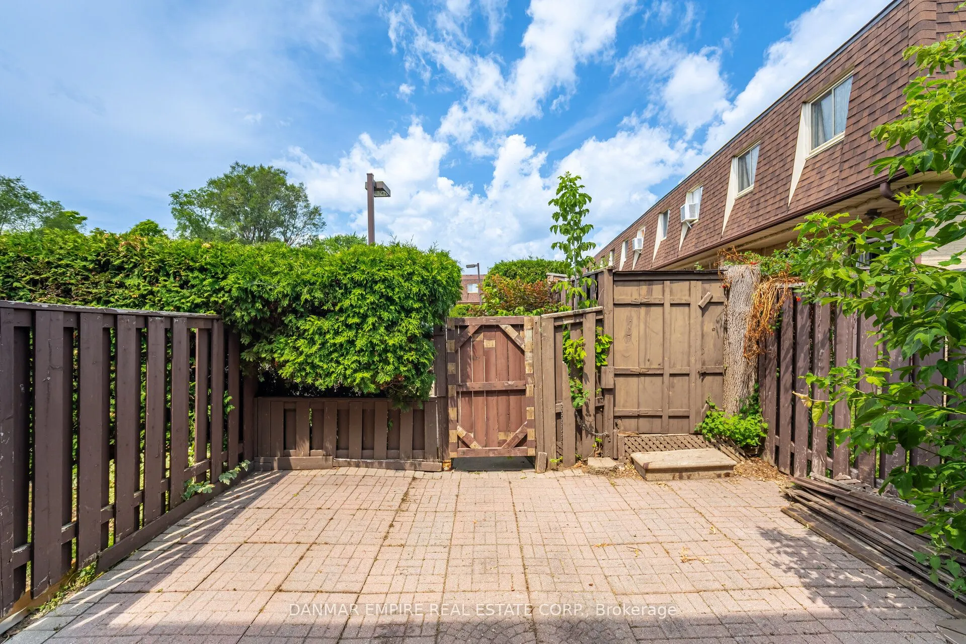 20 Mountainview Road S, #32