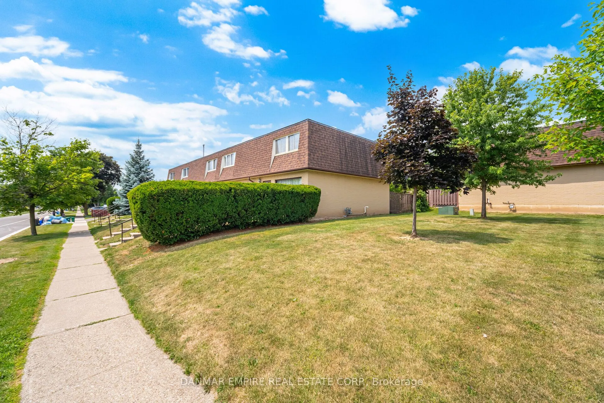 20 Mountainview Road S, #32