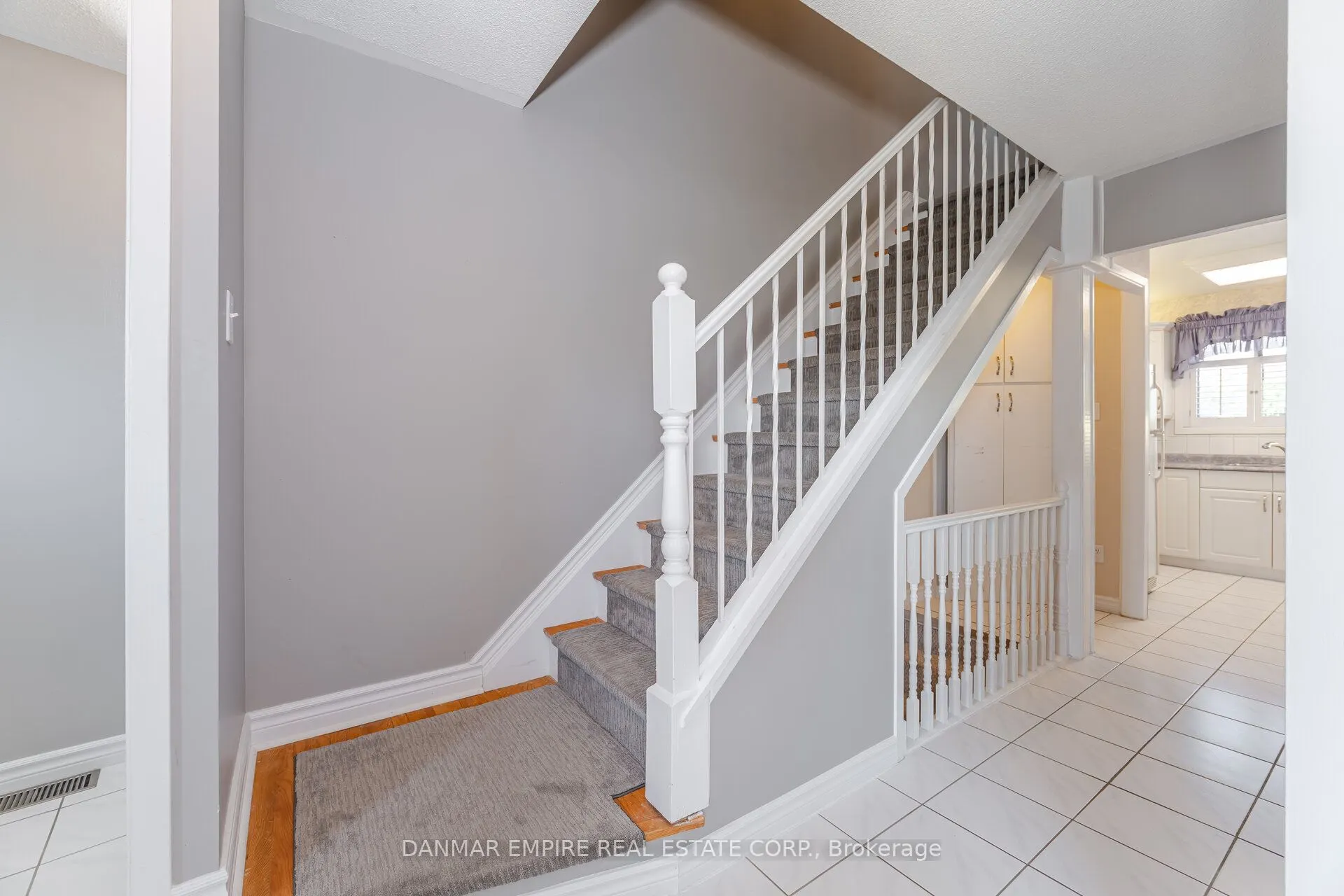 20 Mountainview Road S, #32