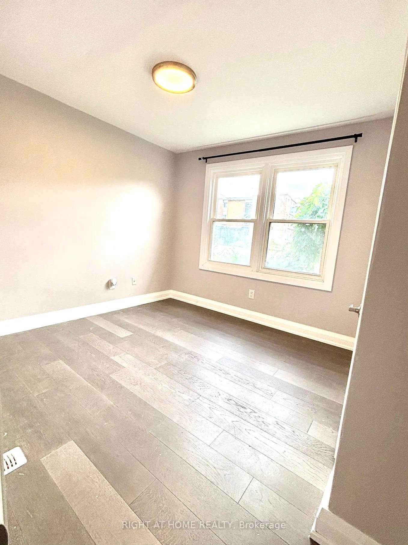 442 Broadway Avenue, #Upper