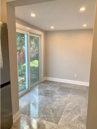 442 Broadway Avenue, #Upper